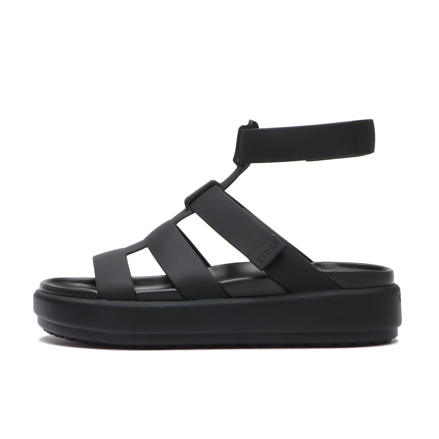 crocs「【crocs】BROOKLYN LUXE GLADIATOR」|サンダル|ブラック