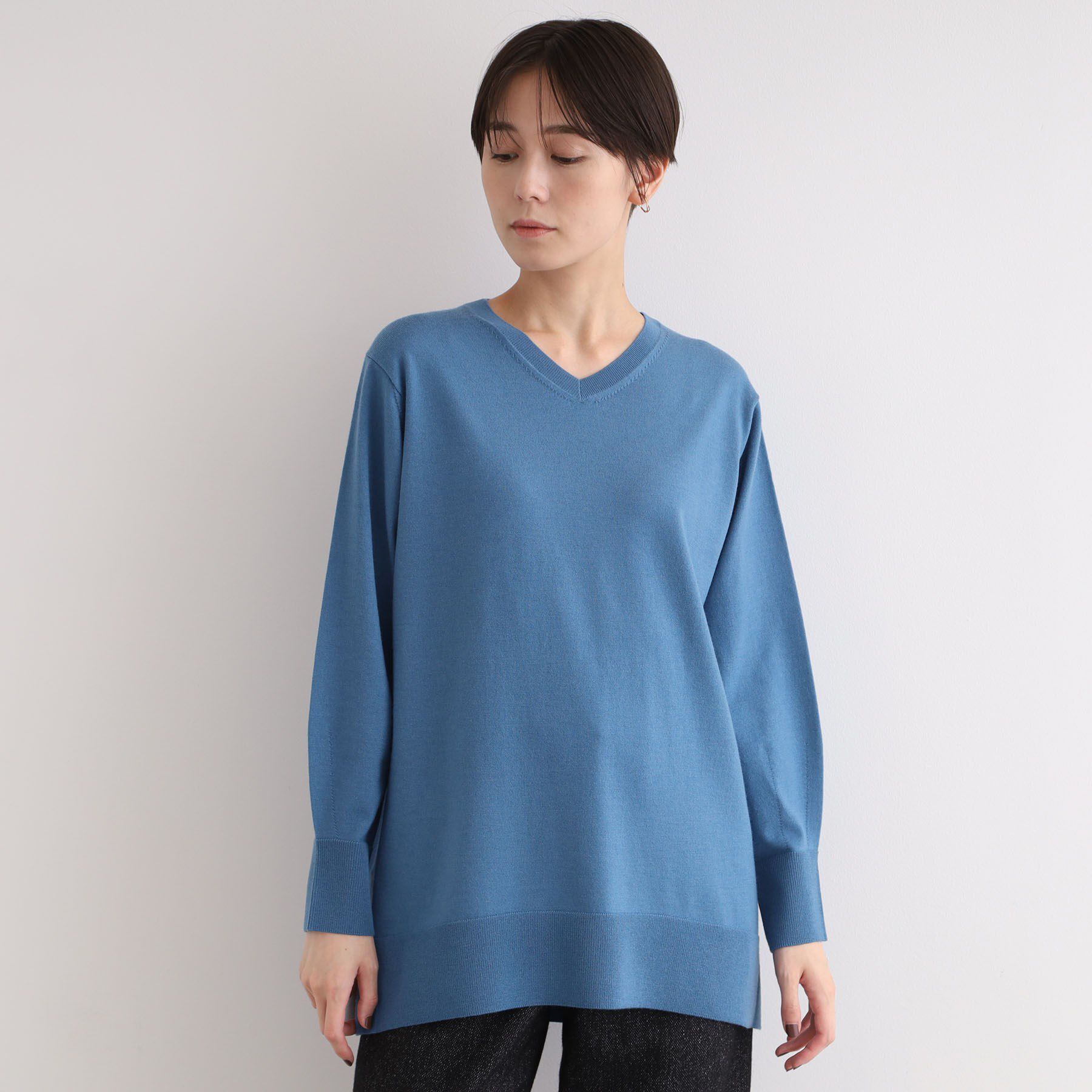 INDIVI「【洗える／チュニック丈／ボーダー柄】スリットデザインVネックニット」|ニット・セーター|