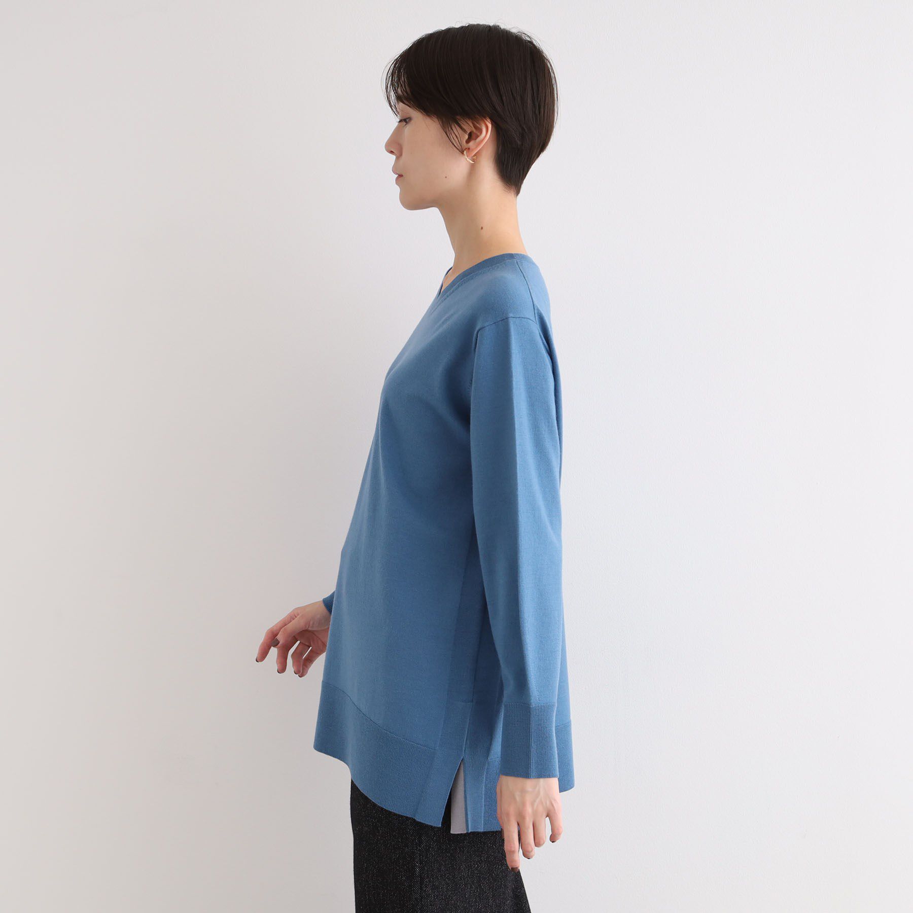 INDIVI「【洗える／チュニック丈／ボーダー柄】スリットデザインVネックニット」|ニット・セーター|