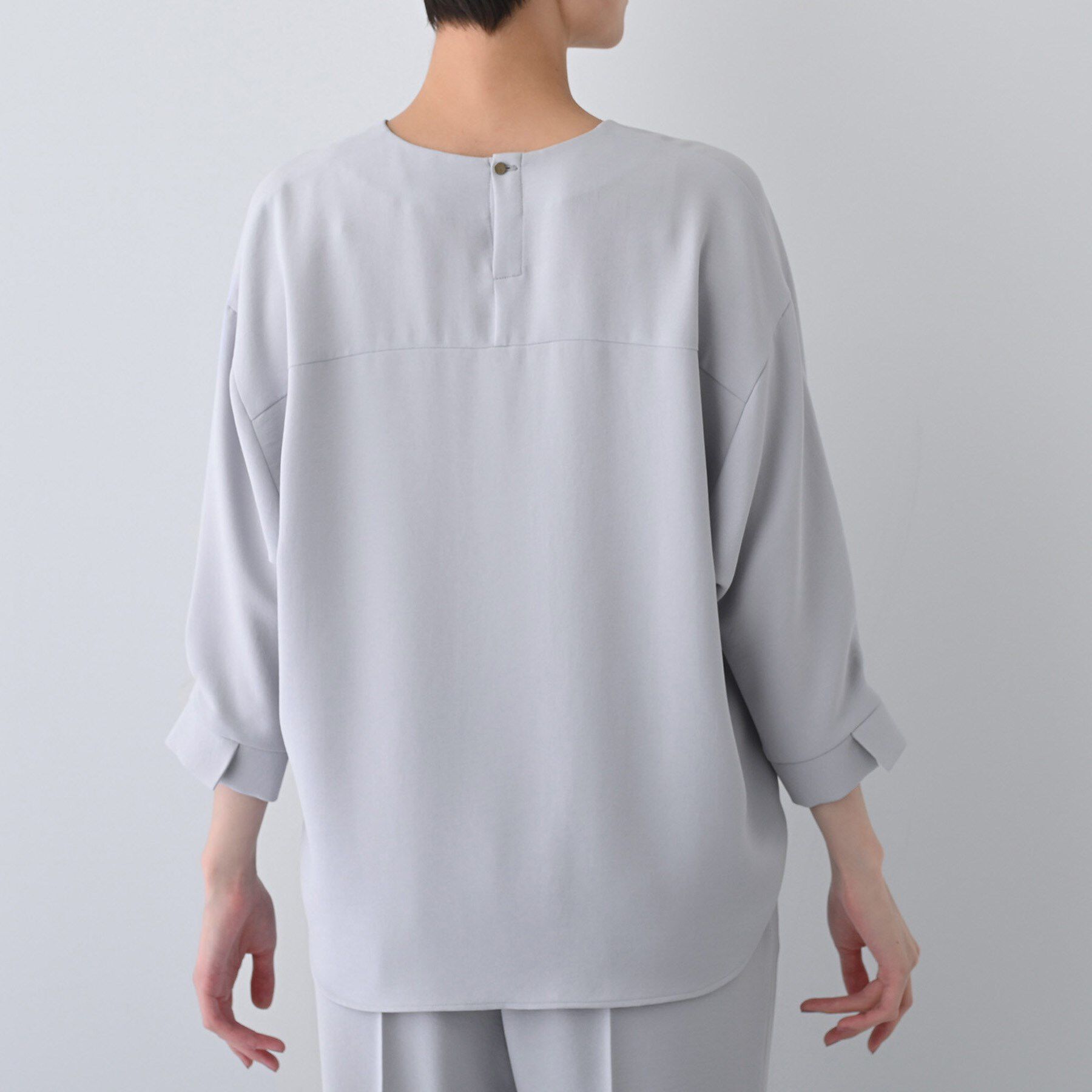 INDIVI「【着る日傘/遮熱/UVケア】Vネックドルマンスリーブブラウス」|シャツ・ブラウス|