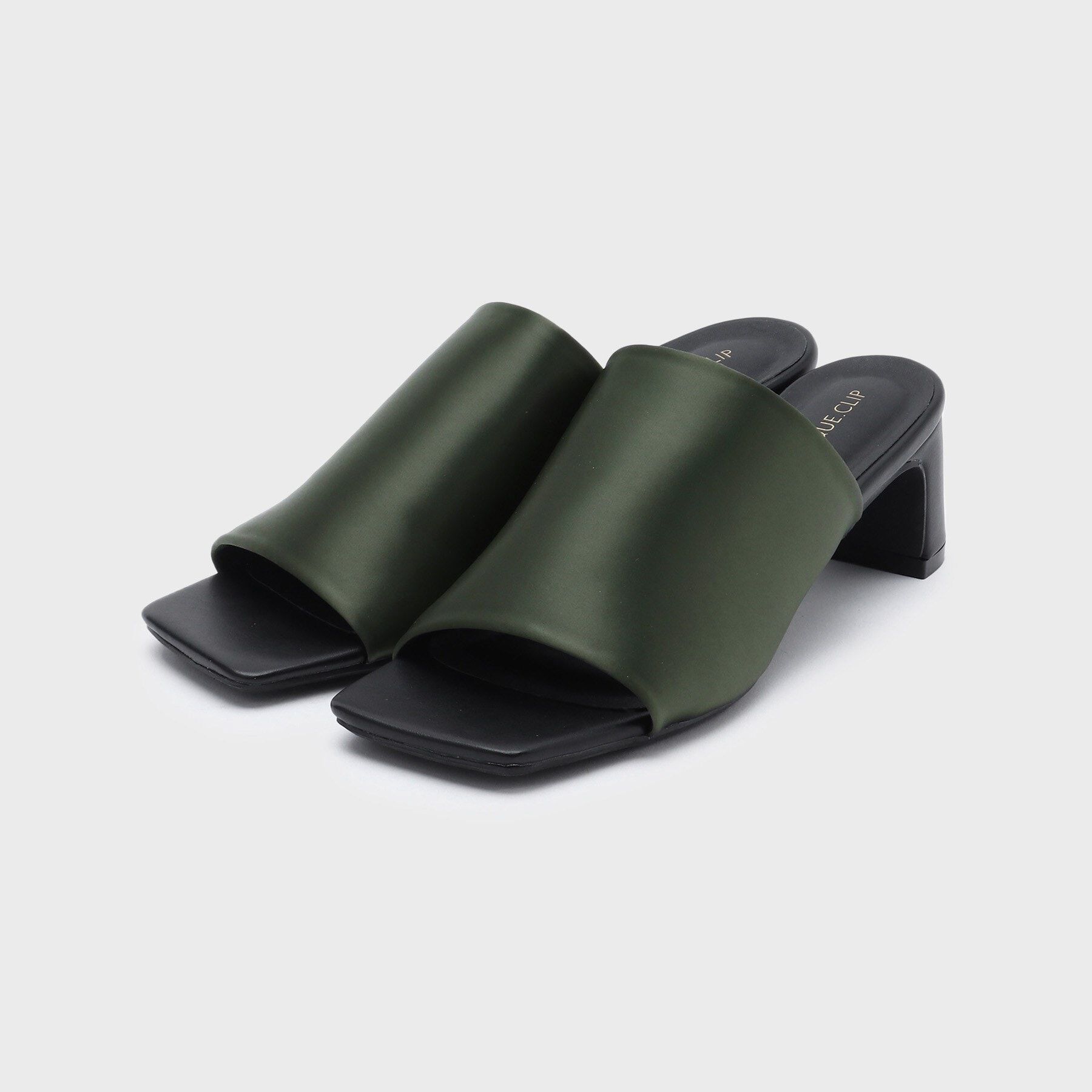OPAQUE.CLIP「ストレッチサテンミュールサンダル」|サンダル|カーキ(027)