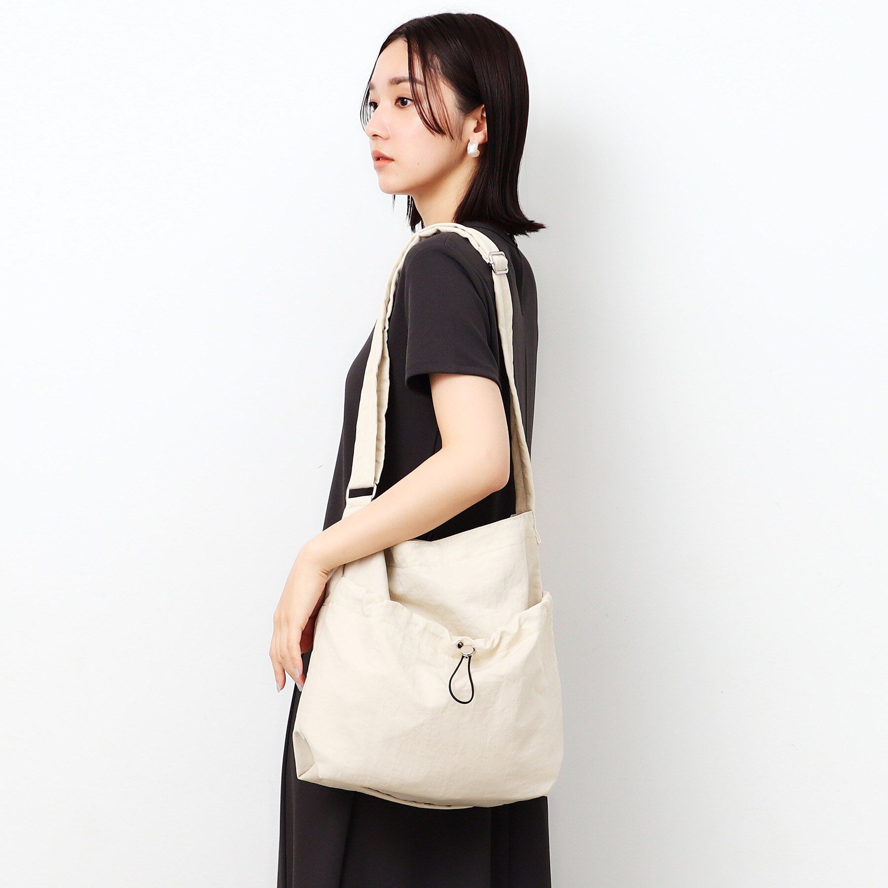 OPAQUE.CLIP「【軽量／A4サイズ対応／2WAY】フロントドロストカジュアルショルダーバッグ」|ショルダー・メッセンジャー|