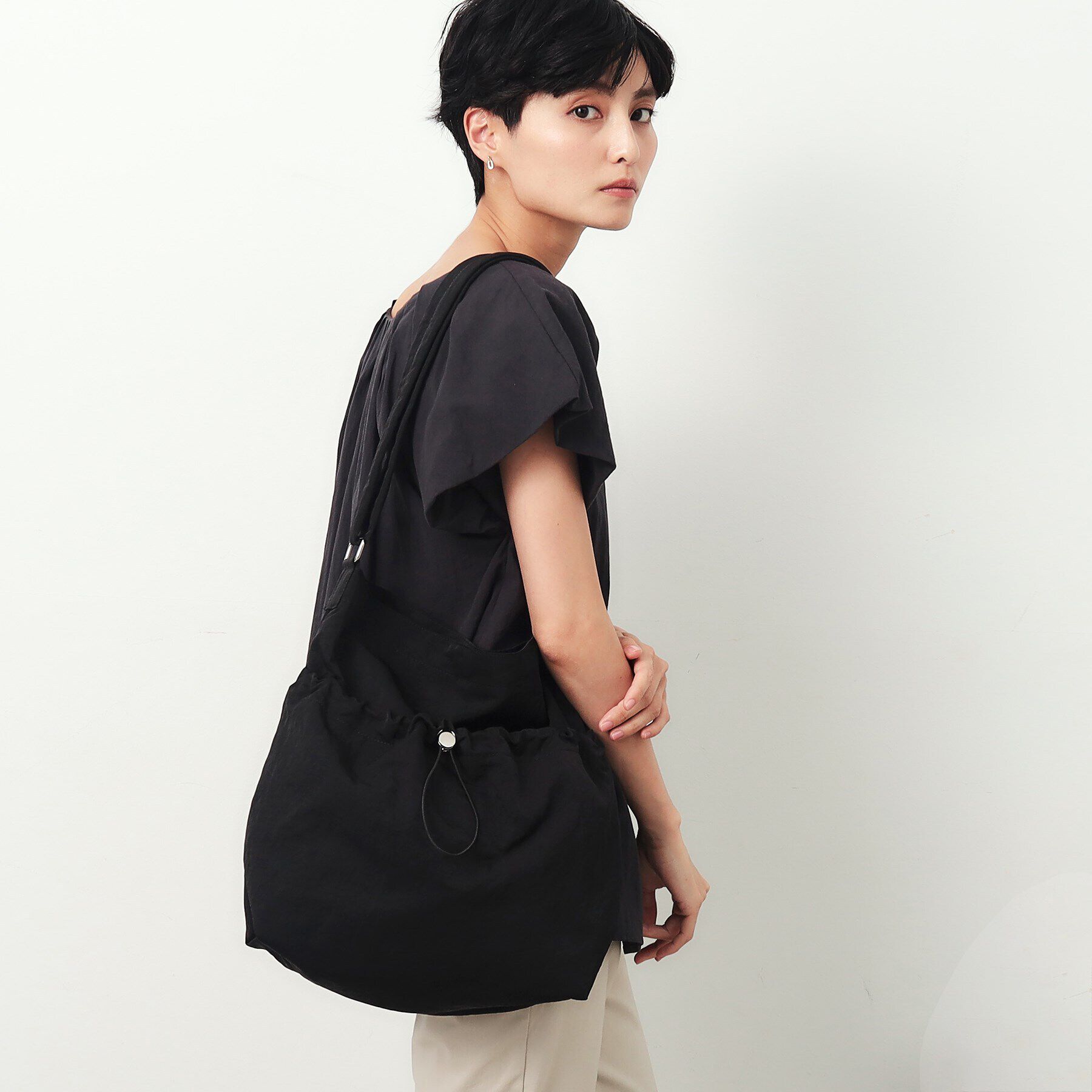 OPAQUE.CLIP「【軽量／A4サイズ対応／2WAY】フロントドロストカジュアルショルダーバッグ」|ショルダー・メッセンジャー|