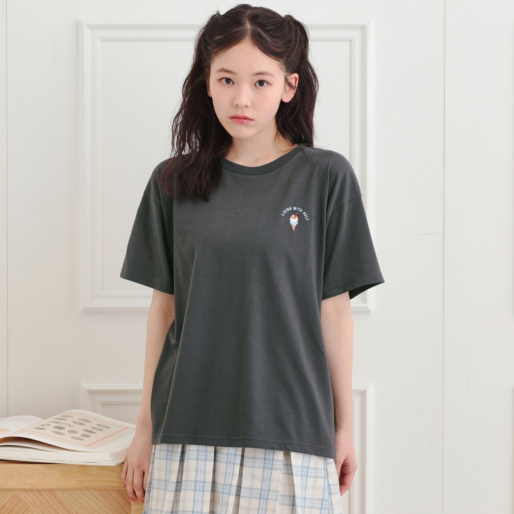 PINK-latte「ワンポイント刺繍Tシャツ」|Tシャツ・カットソー|チャコールグレー(0