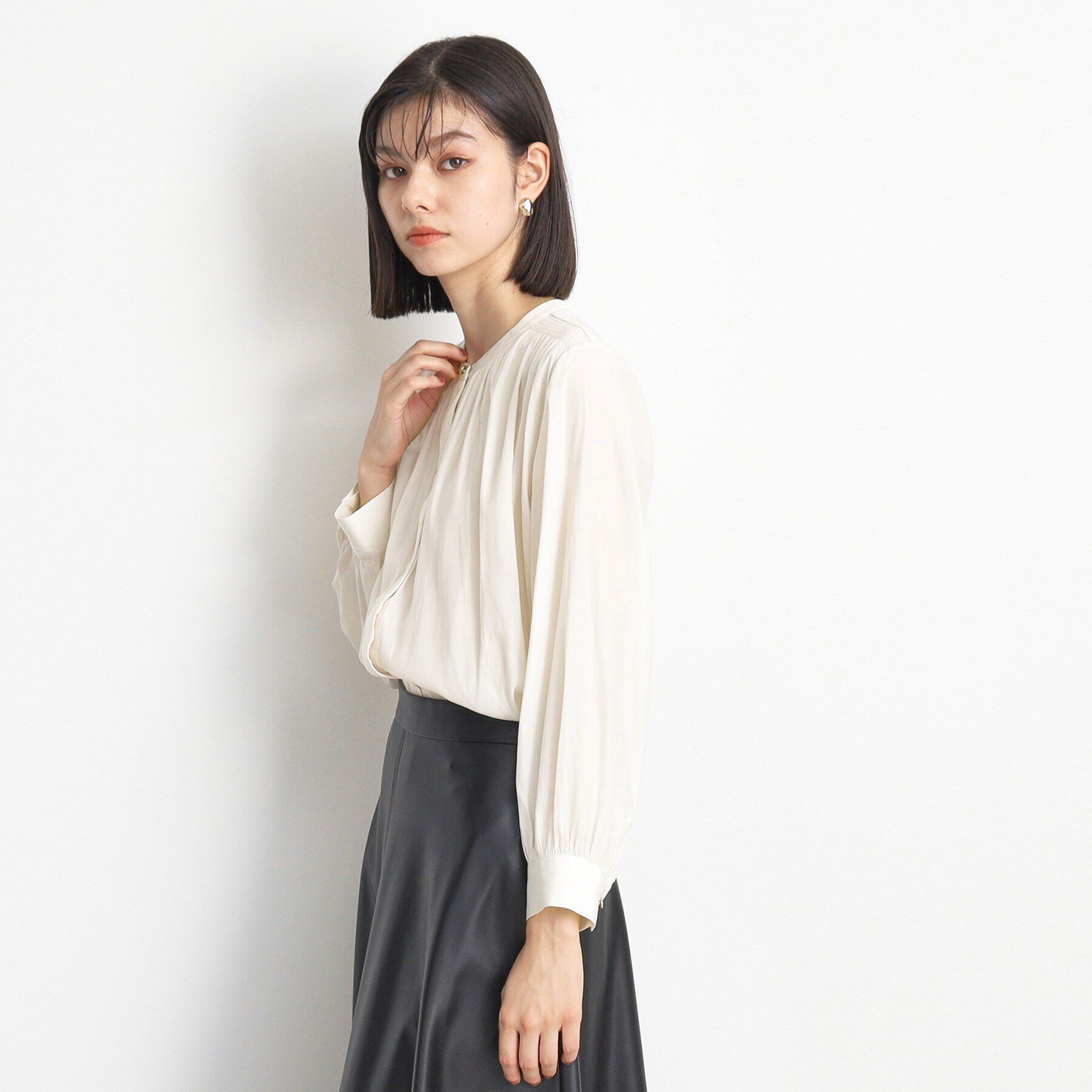 THE SHOP TK「【ヒルナンデス！で紹介】ヒヨクギャザーブラウス /通勤/セレモニー/洗濯機OK」|シャツ・ブラウス|