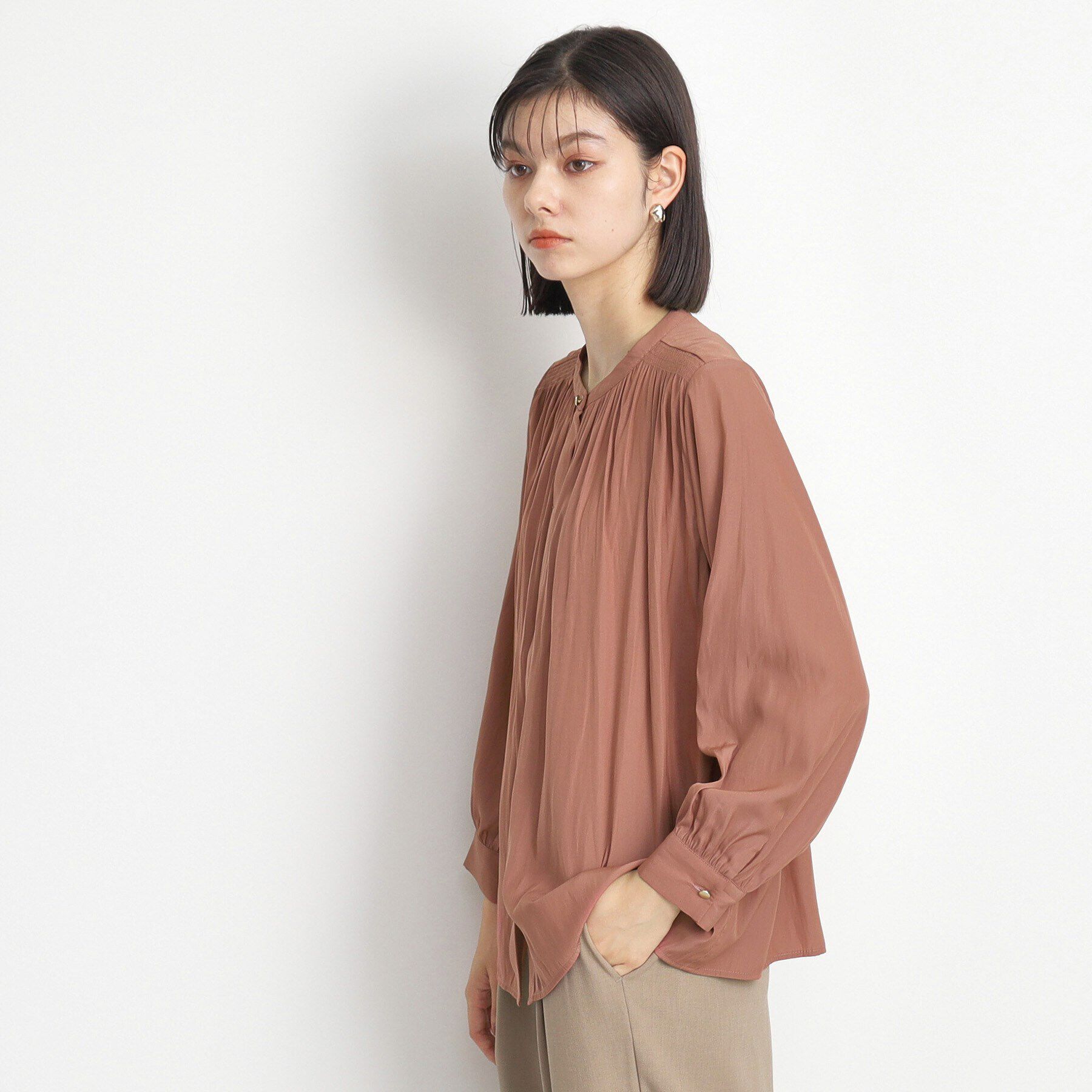 THE SHOP TK「【ヒルナンデス！で紹介】ヒヨクギャザーブラウス /通勤/セレモニー/洗濯機OK」|シャツ・ブラウス|