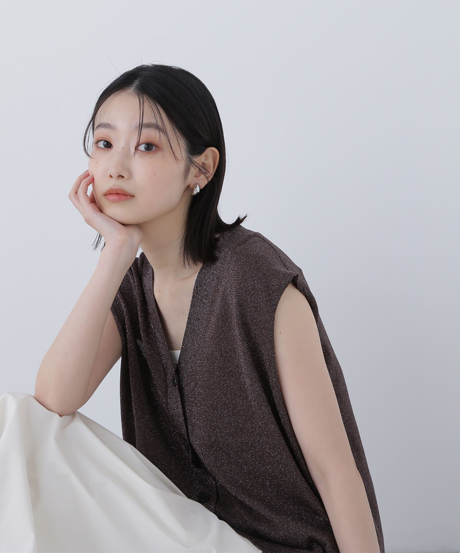  「スパークVネックニットベスト」|ニット・セーター|ダークブラウ 1