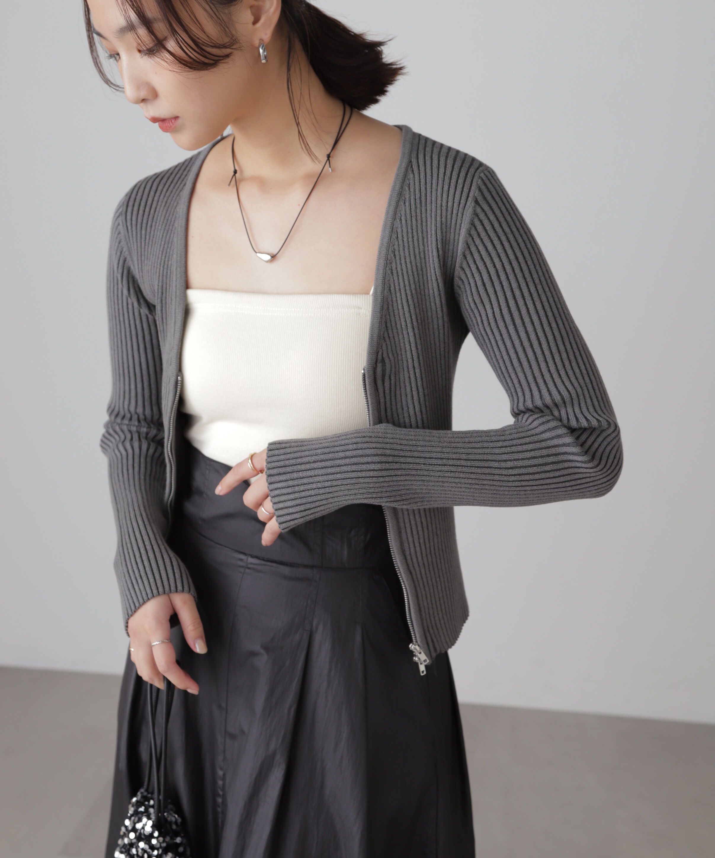  「フロントジップリブVネックニット」|ニット・セーター|