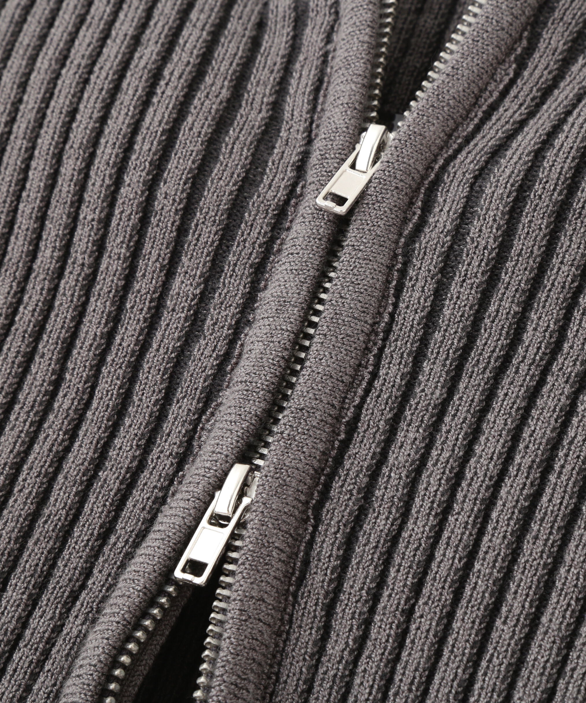  「フロントジップリブVネックニット」|ニット・セーター|