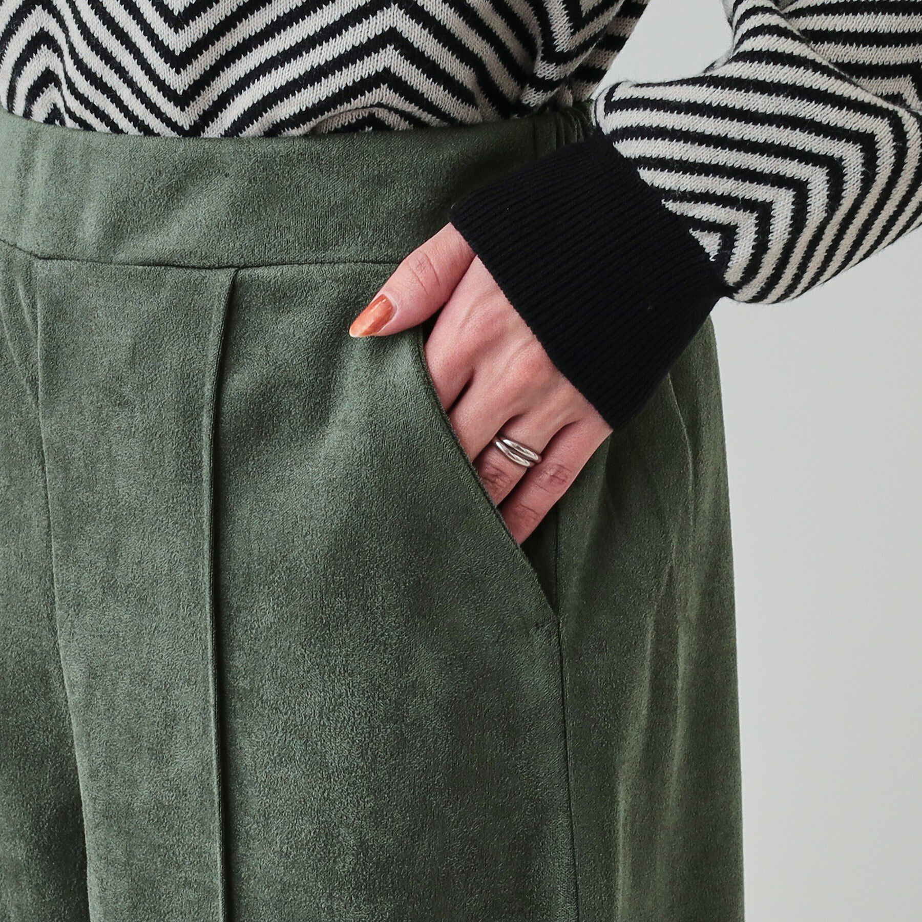 SHOO･LA･RUE「【S-LL】脚をすっきりきれいに魅せる スエード調 ピンタックワイドパンツ」|その他|