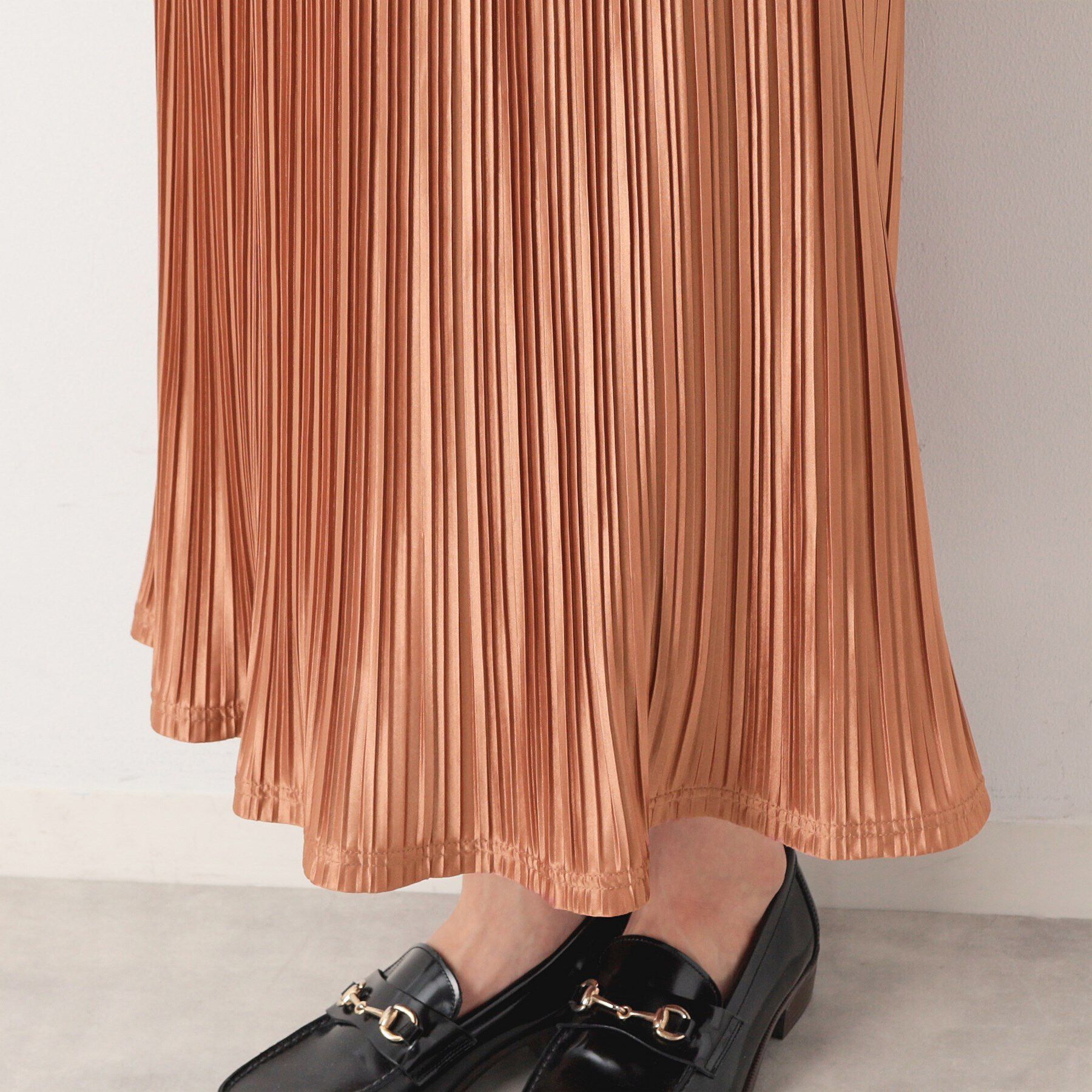 Dessin「【ウエストゴム・洗える】サテンプリーツスカート」|スカート|