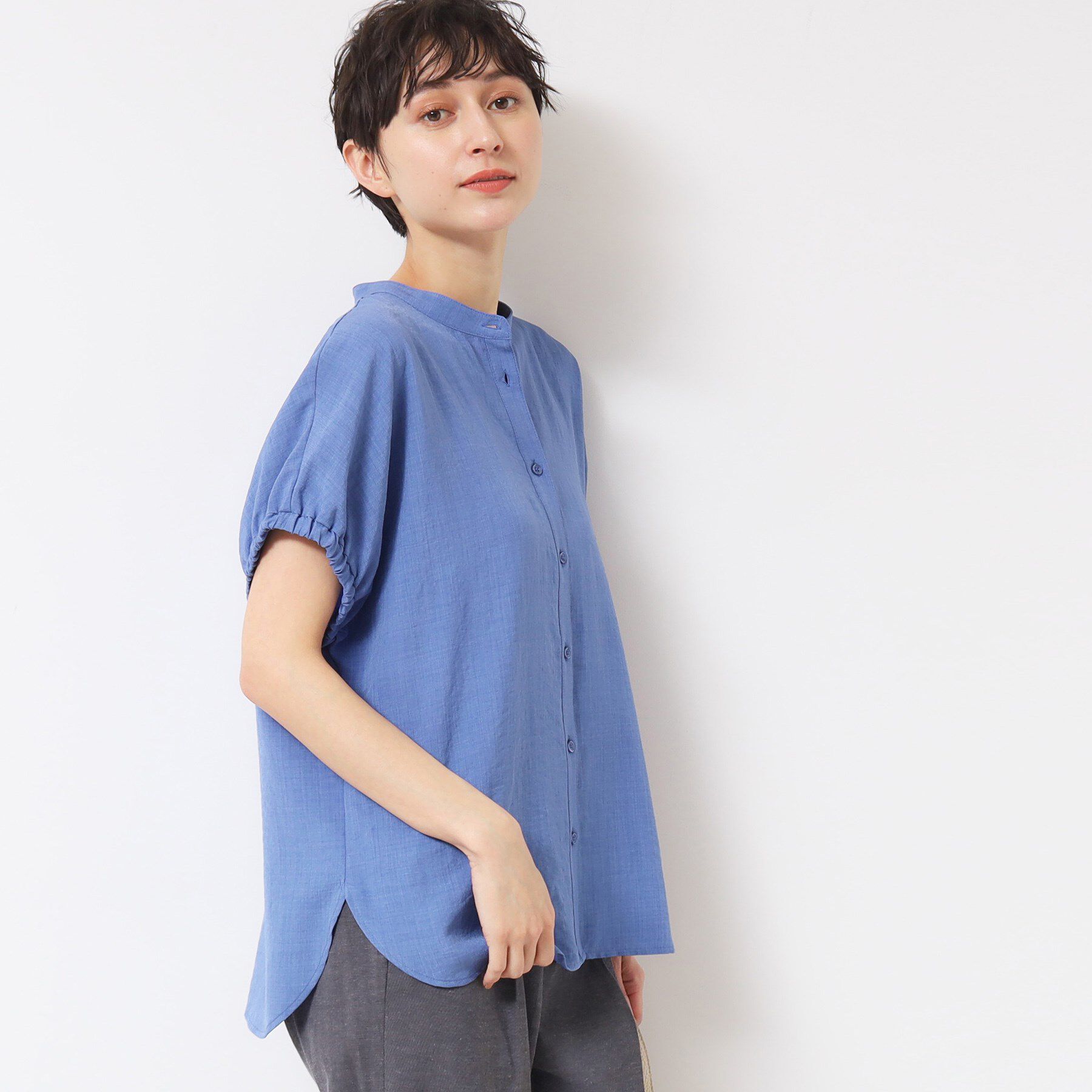 Dessin「【洗える】バンドカラー袖ギャザーブラウス」|シャツ・ブラウス|ブルー(092)