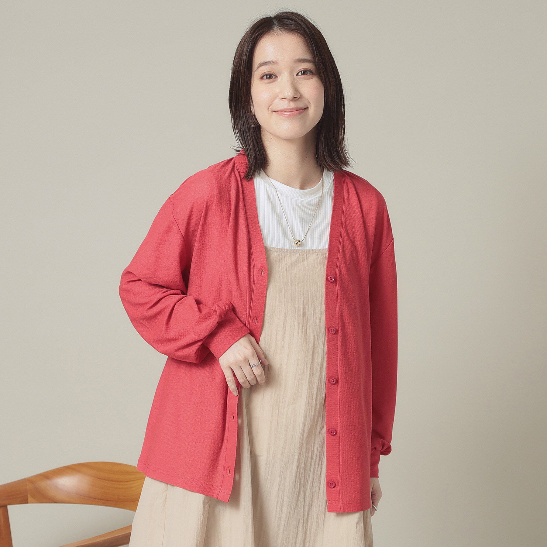 ITS&rsquo;DEMO「【UVカット／手洗い可】Vネックカーディガン」|カーディガン|レッド(061)