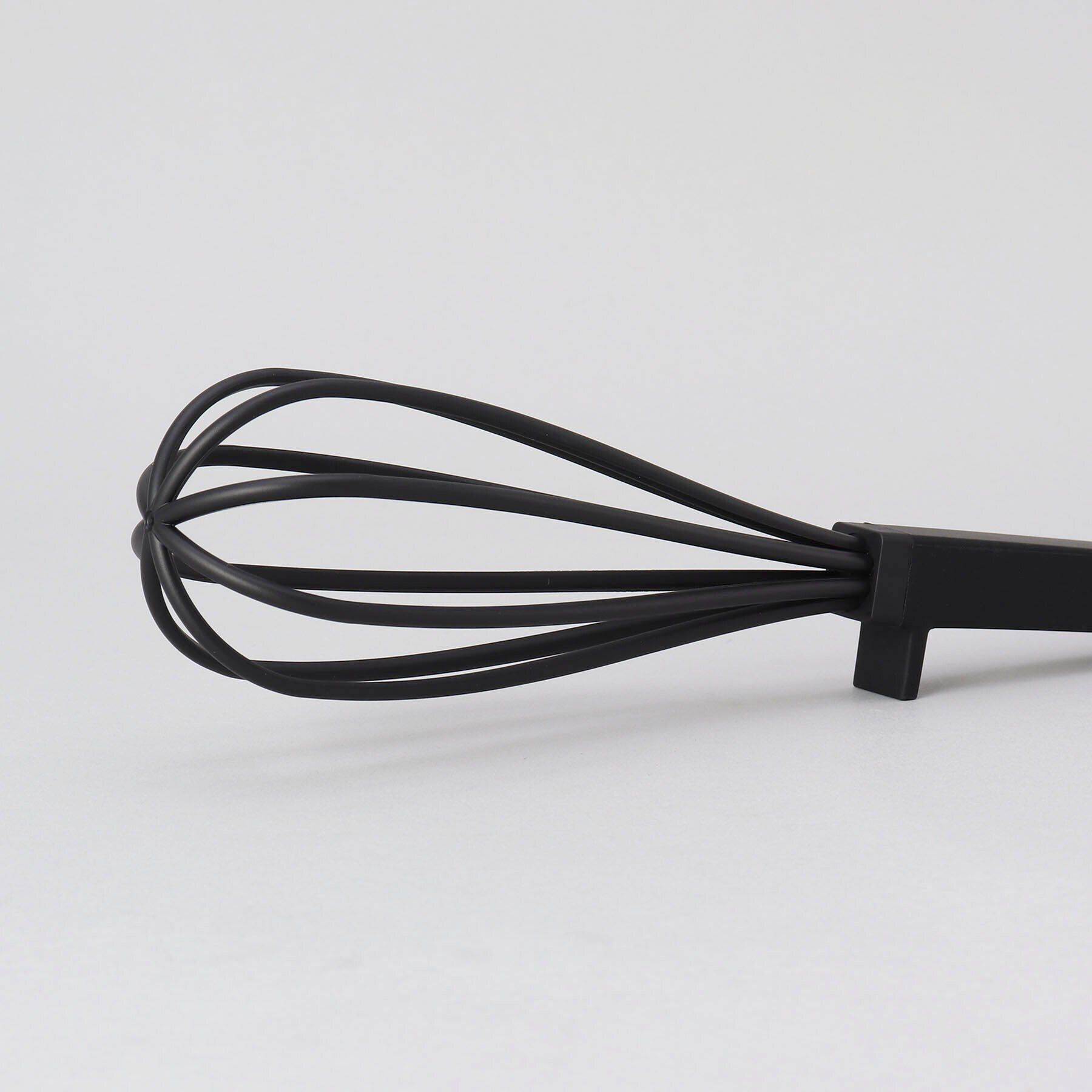 212 KITCHEN STORE「シリコーンハンドル 泡立て器 BK 山崎実業 ＜tower タワー＞」|食器・キッチングッズ|