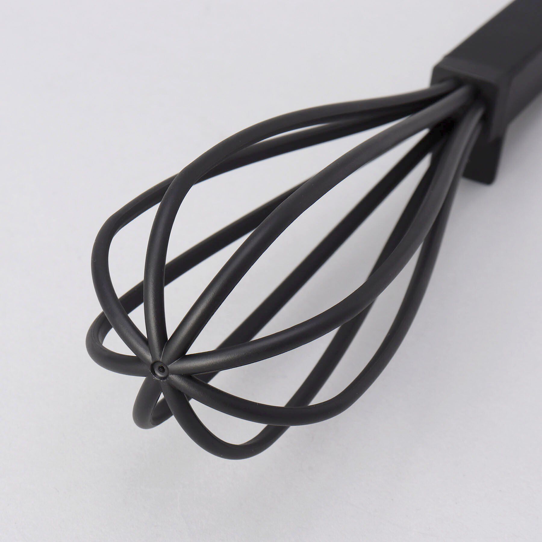 212 KITCHEN STORE「シリコーンハンドル 泡立て器 BK 山崎実業 ＜tower タワー＞」|食器・キッチングッズ|