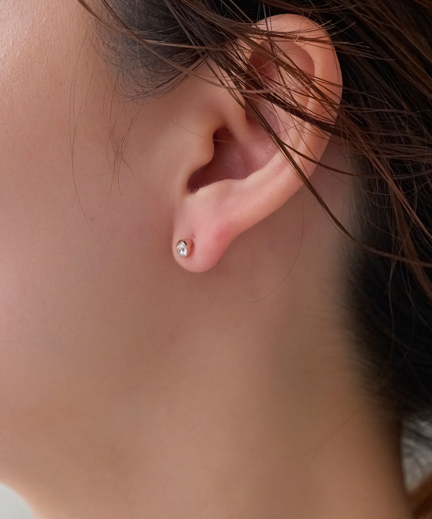 Phoebe「【金属アレルギー対応】ムーンライトビジューセラミックピアス　シャンパンゴールド」|ピアス|