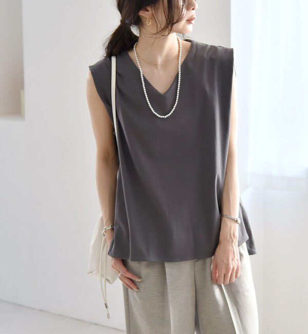 quaranciel「quaranciel:〈接触冷感/汗染み防止加工/洗濯機可能〉Vネック ノースリーブ プルオーバー」|Tシャツ・カットソー|