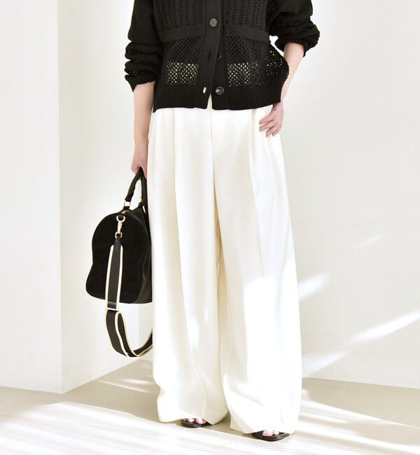 quaranciel「《予約》quaranciel:〈手洗い可能〉サテン センタープレス ハイウエスト ワイド パンツ」|その他|オフホワイト