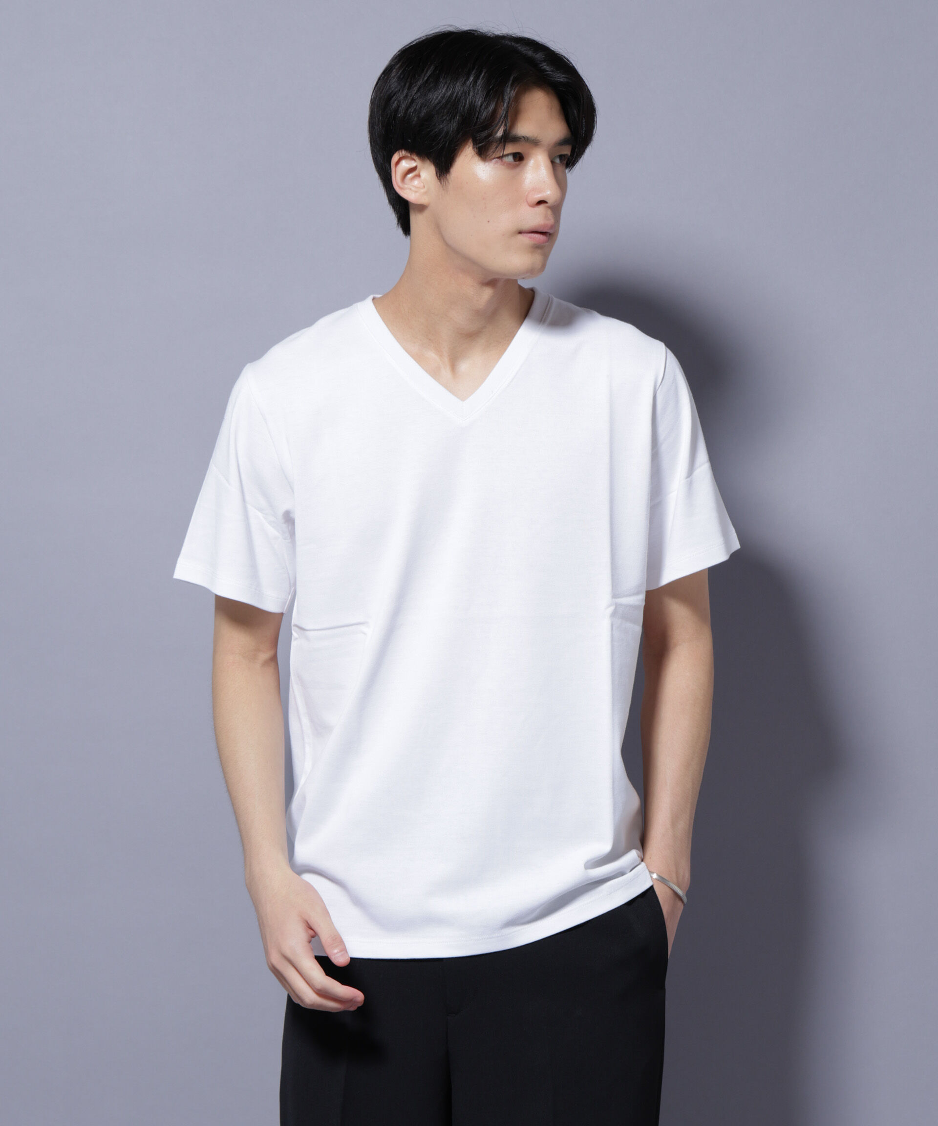 nano･universe「WEB限定/Anti Soaked(R) 汗染み防止 Vネック レギュラーシルエットTシャツ」|Tシャツ・カットソー|