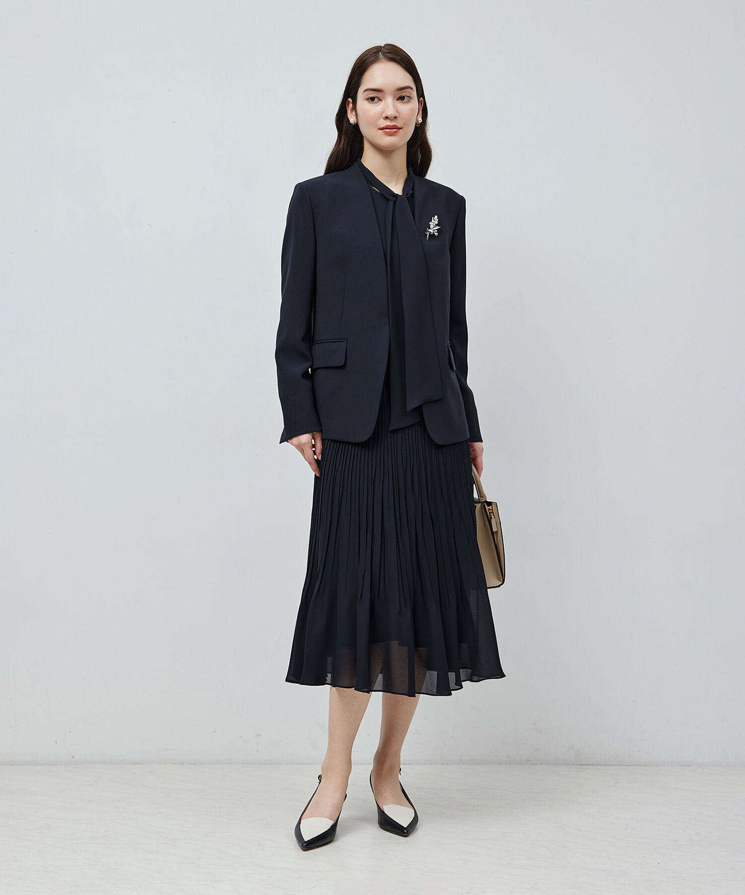 ROPE「トリアセテートダブルクロスVネックジャケット【セレモニー/通勤対応】【洗える】」|ノーカラージャケット|