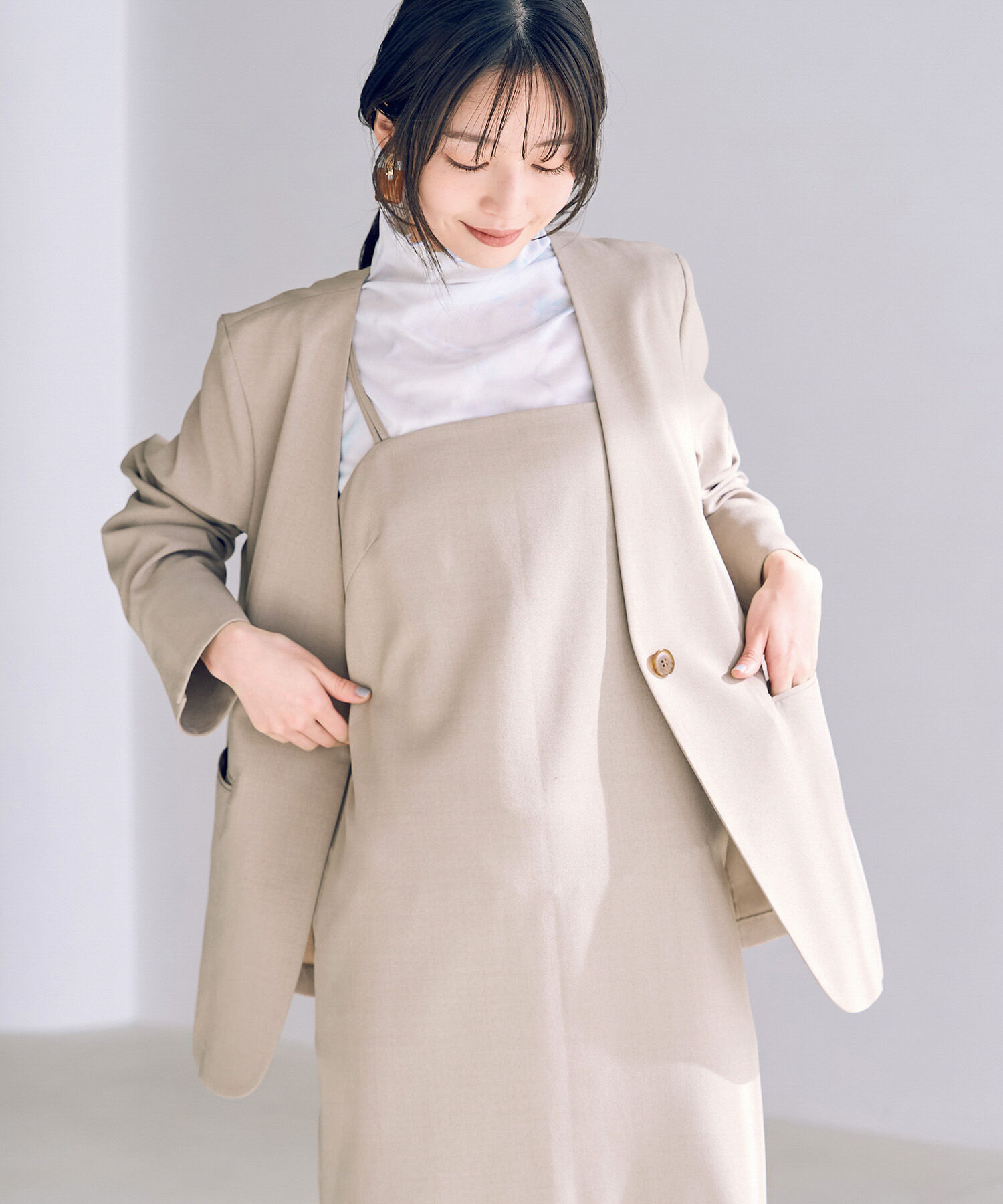 VIS「【洗える・接触冷感】美easyノーカラーVネックジャケット【セットアップ対応】」|ノーカラージャケット|ベージュ(27)