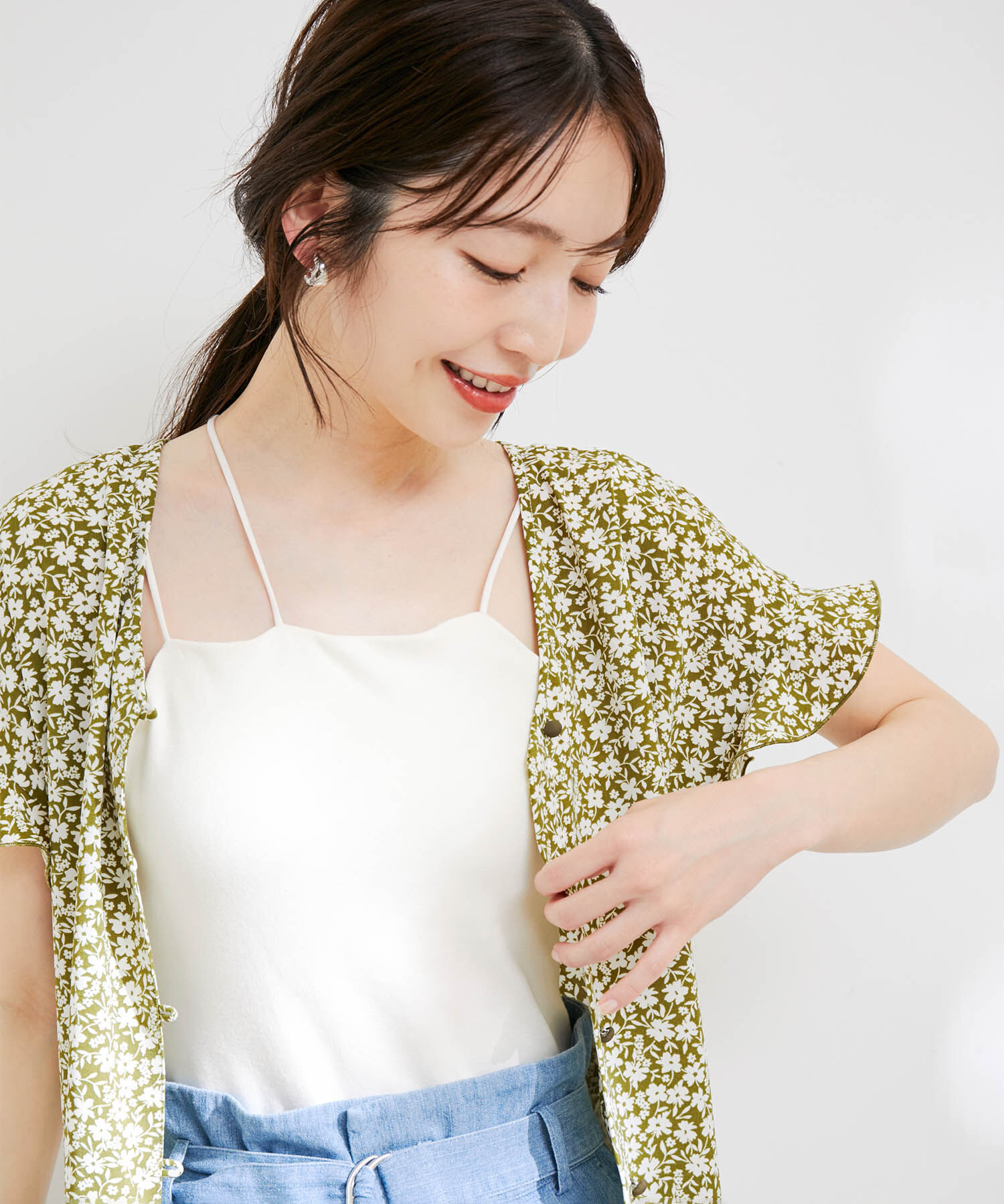 VIS「【洗える】アシンメトリークロスストラップキャミソール」|キャミソール|