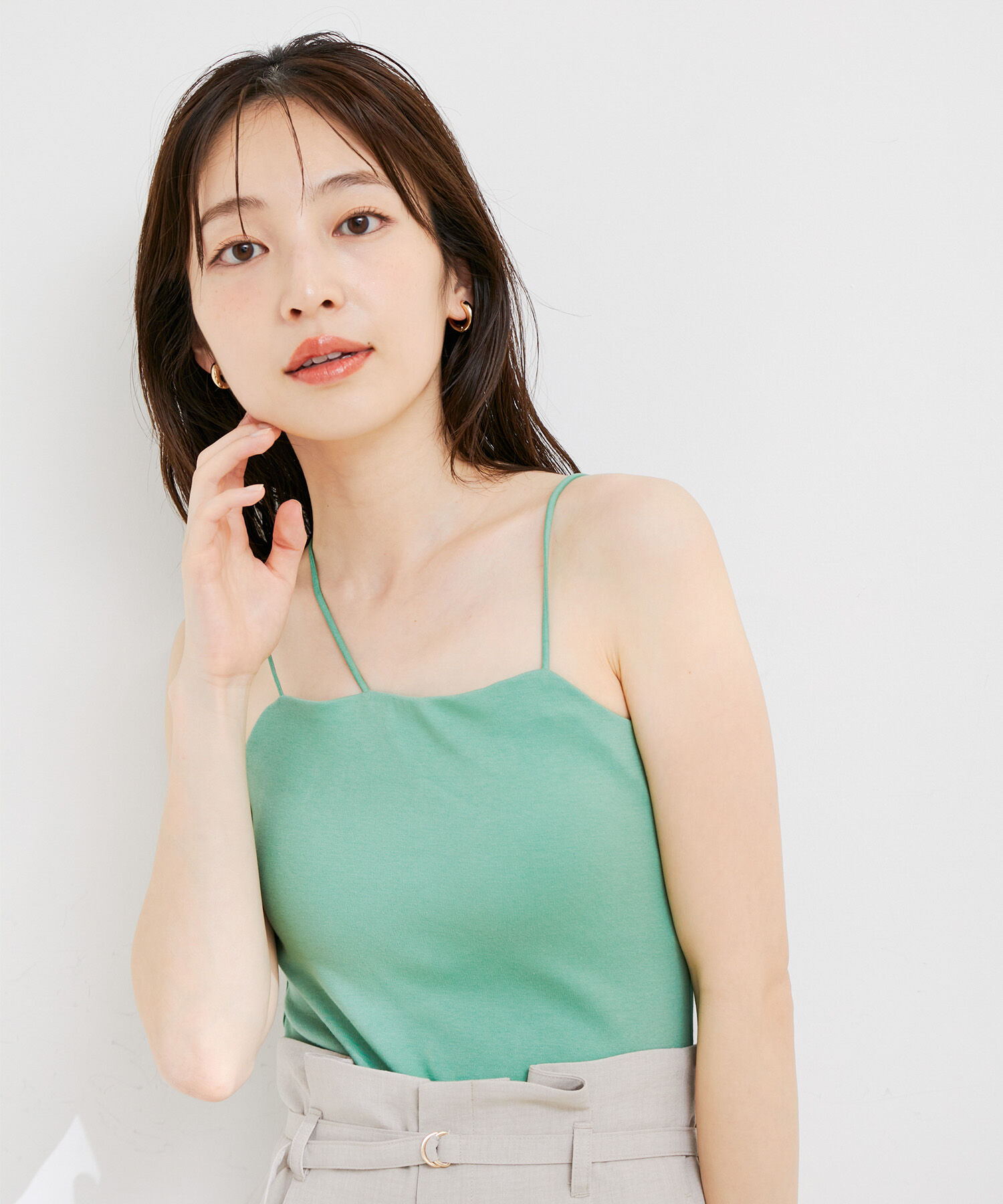 VIS「【洗える】アシンメトリークロスストラップキャミソール」|キャミソール|