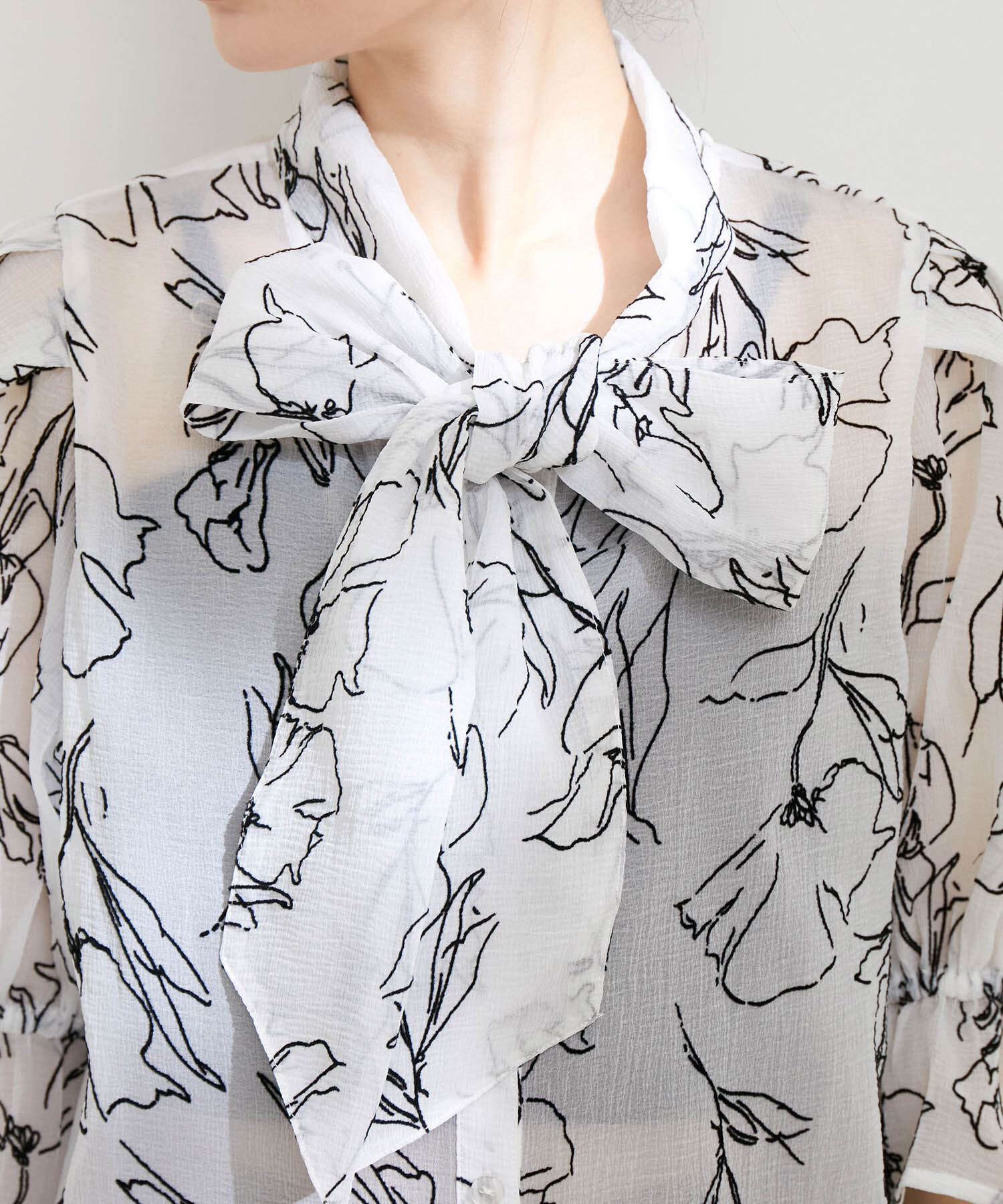 VIS「【選べる素材】アソートボウタイリボンブラウス」|シャツ・ブラウス|