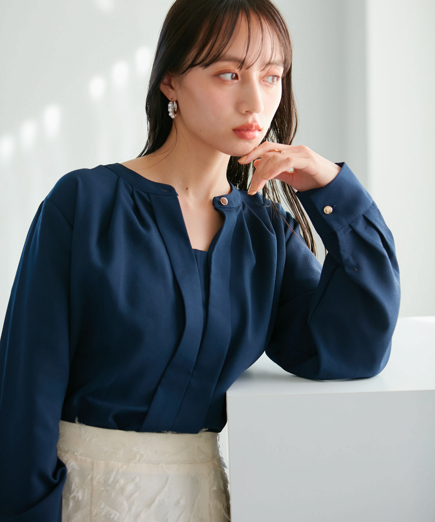 VIS「【防シワ・洗える】フロントタック長袖ブラウス」|シャツ・ブラウス|