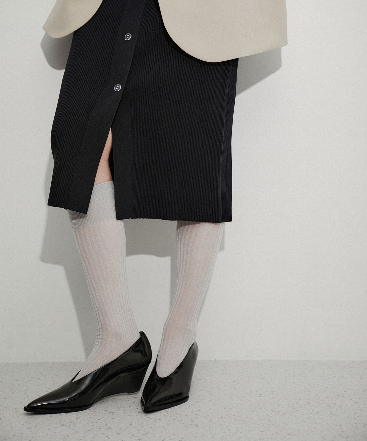 ADAM ET ROPE'「シャイニーリブハイソックス」|ソックス|グレー(07)