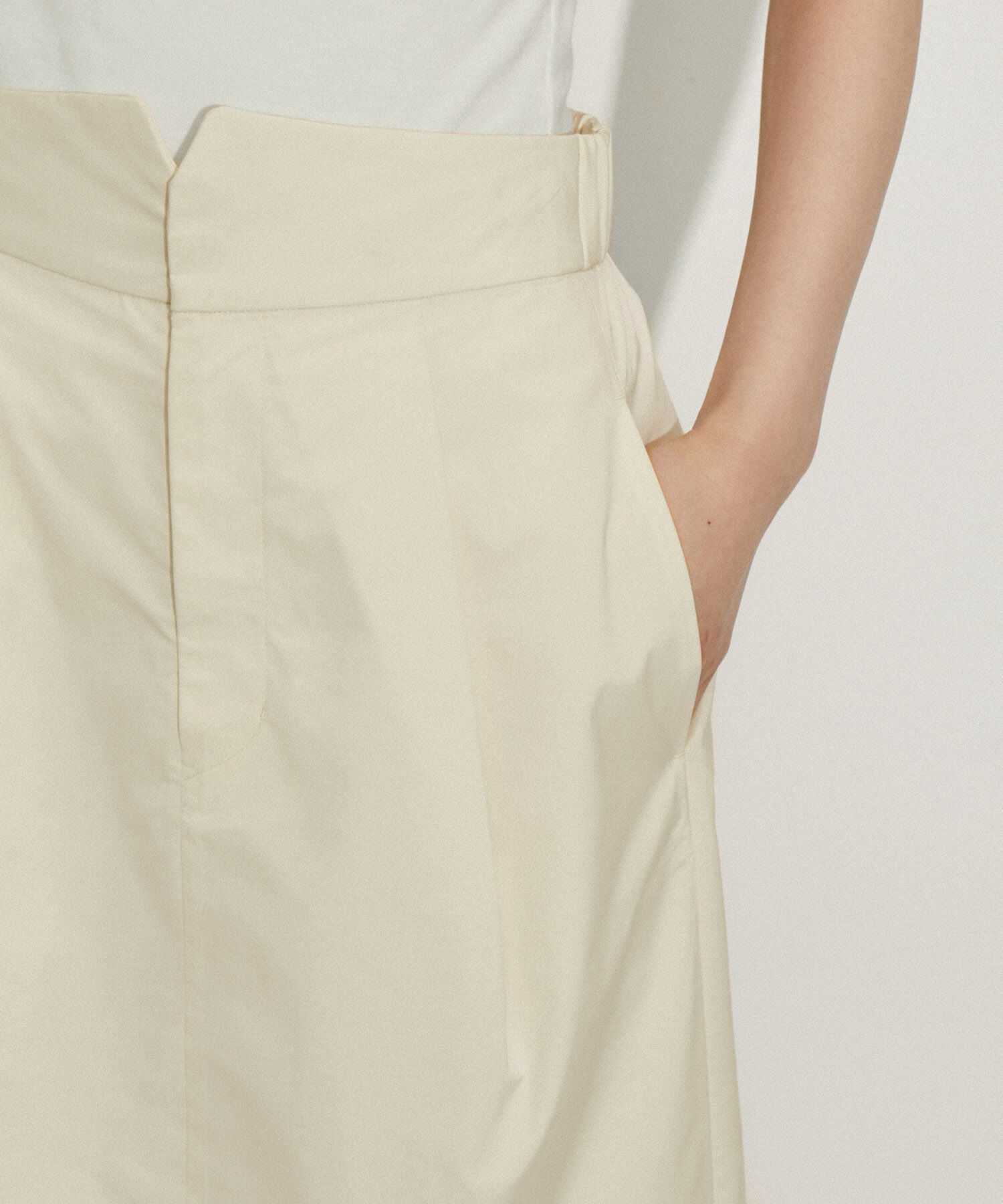 ADAM ET ROPE'「【サステナブル・セットアップ対応】タックコクーンタフタスカート」|スカート|