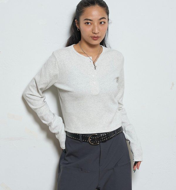  「【WEB限定】HENLEY NECK CROPPED TOPS」|Tシャツ・カットソー|