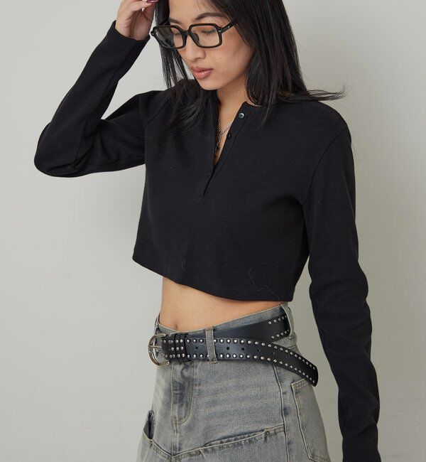  「【WEB限定】HENLEY NECK CROPPED TOPS」|Tシャツ・カットソー|