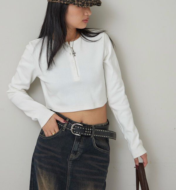  「【WEB限定】HENLEY NECK CROPPED TOPS」|Tシャツ・カットソー|