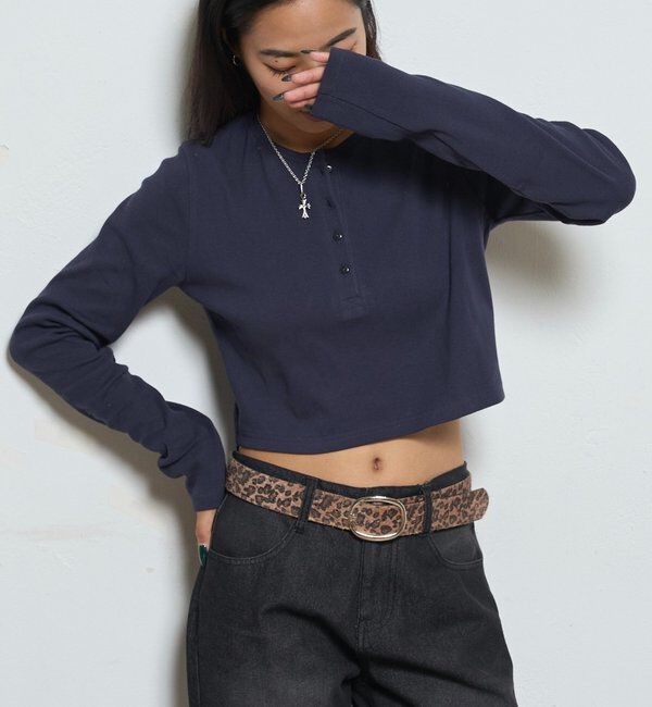  「【WEB限定】HENLEY NECK CROPPED TOPS」|Tシャツ・カットソー|