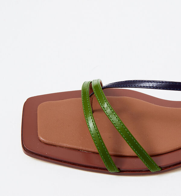 AU BANNISTER「華奢ストラップコンフォートフラットサンダル」|サンダル|