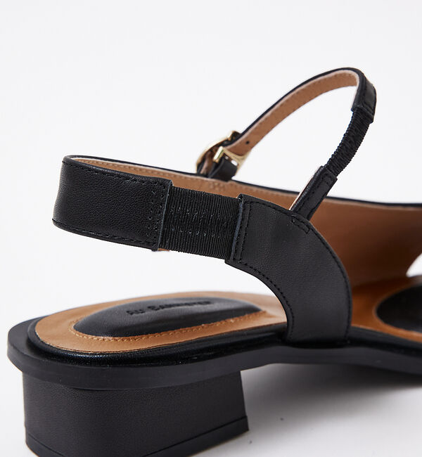 AU BANNISTER「サムハイドストラップサンダル」|サンダル|