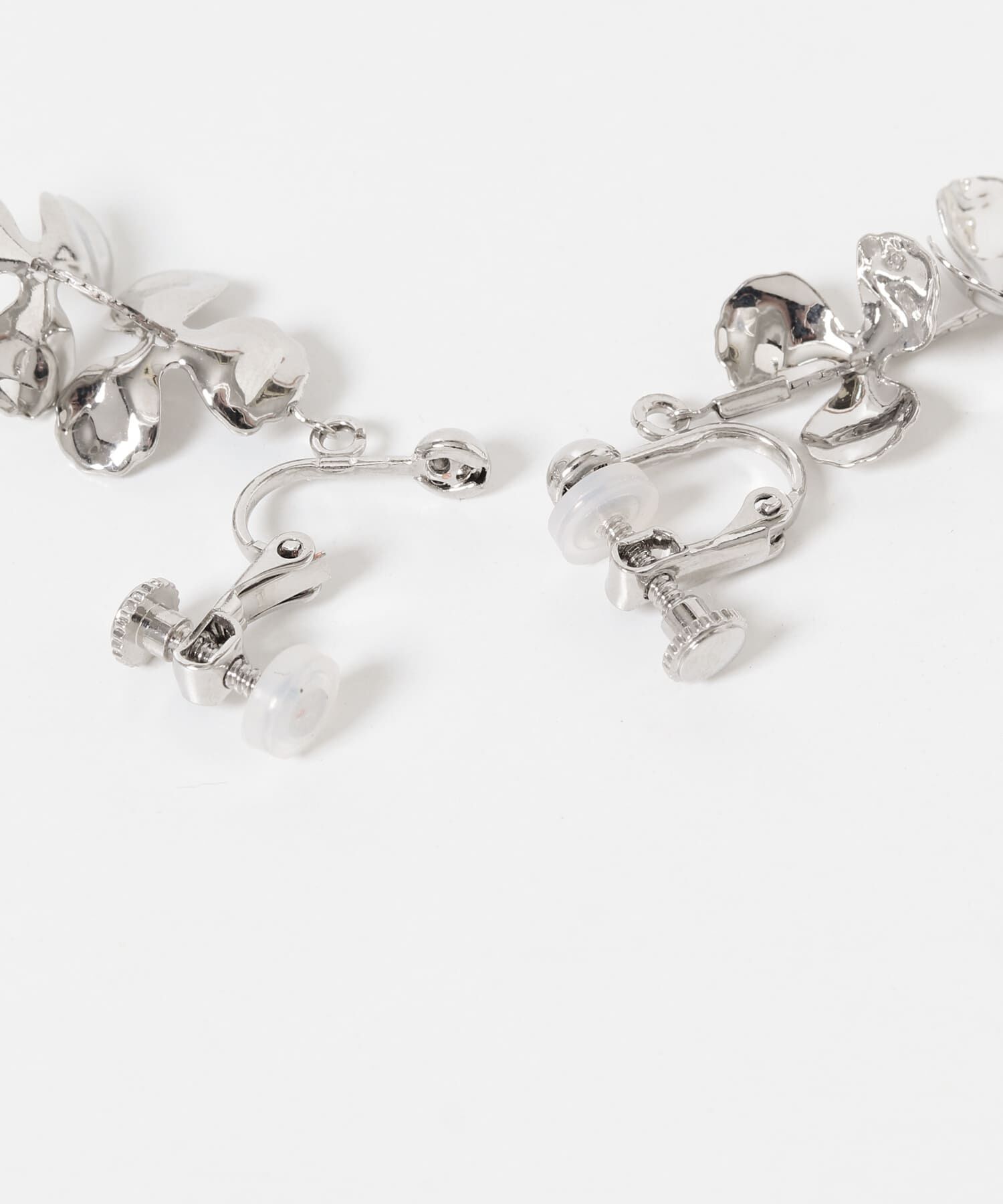 SMELLY「メタルフラワーパールロングイヤリング」|イヤリング|