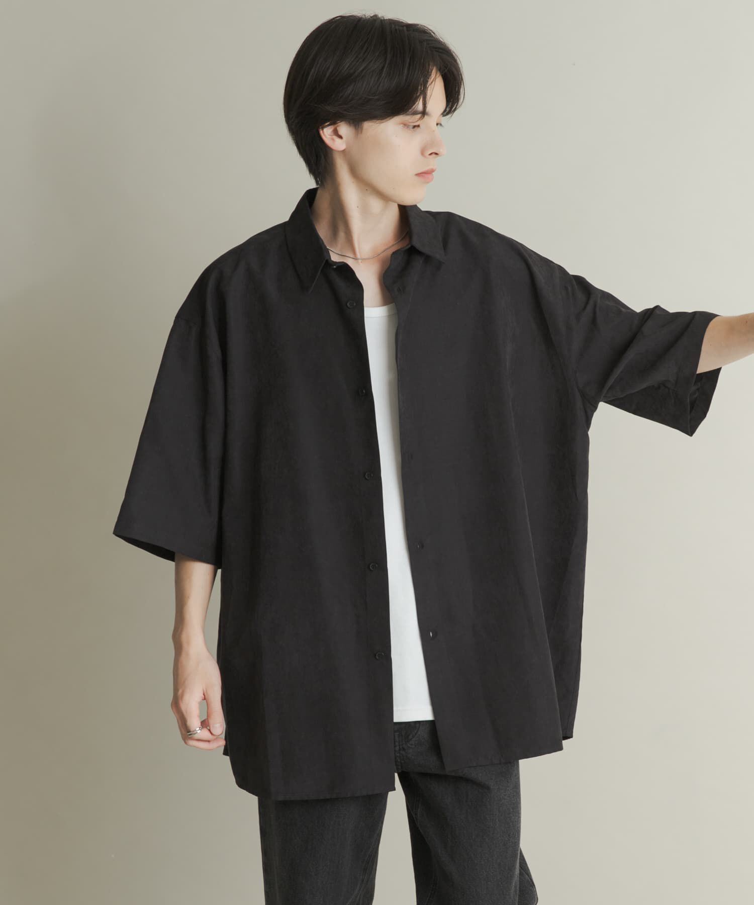 SENSE OF PLACE by URBAN RESEARCH「エクストラルーズピーチサテンショートスリーブシャツ」|シャツ・ブラウス|ブラック