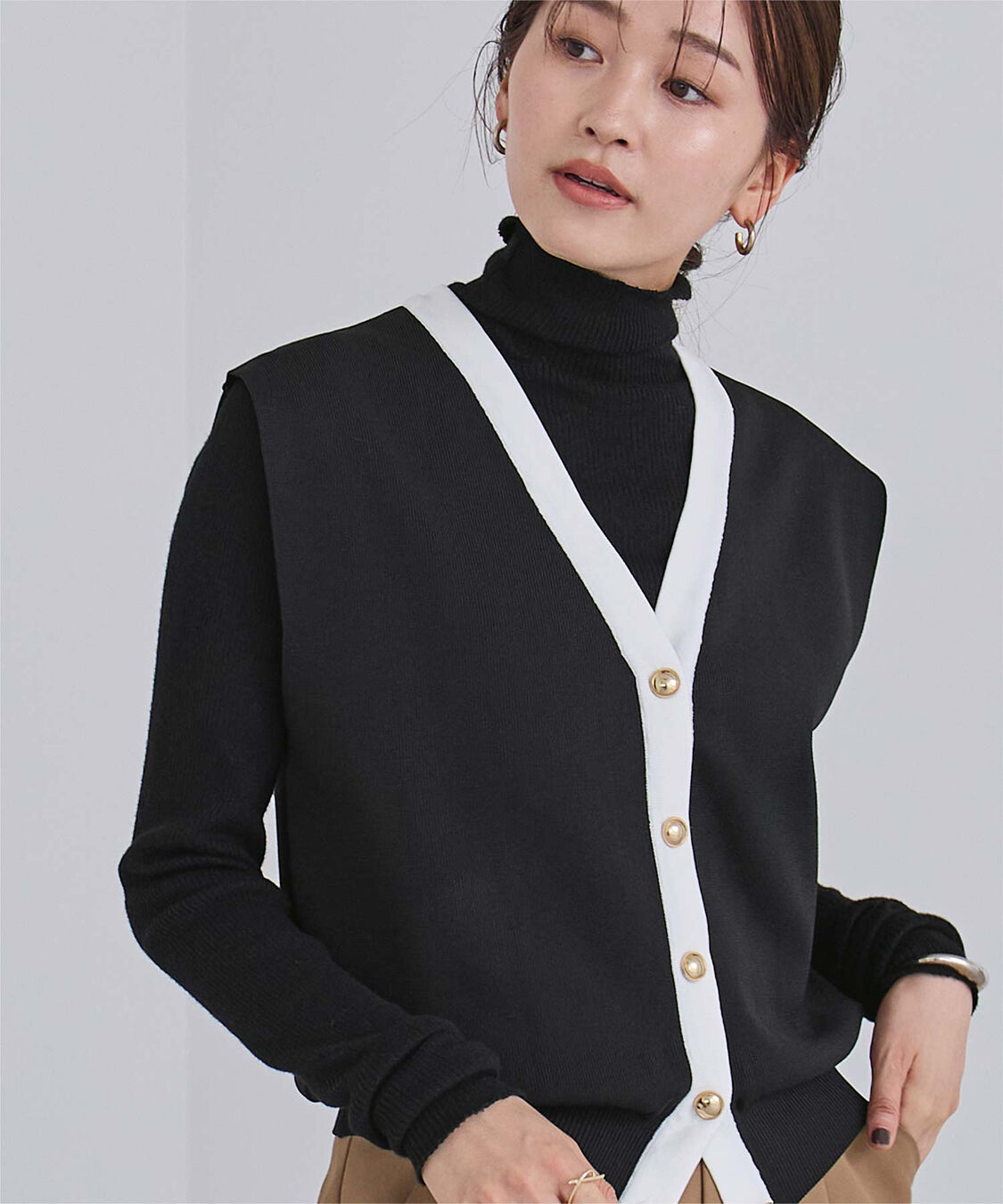 ur's「ゴールド釦コクーンニットベスト」|ニット・セーター|