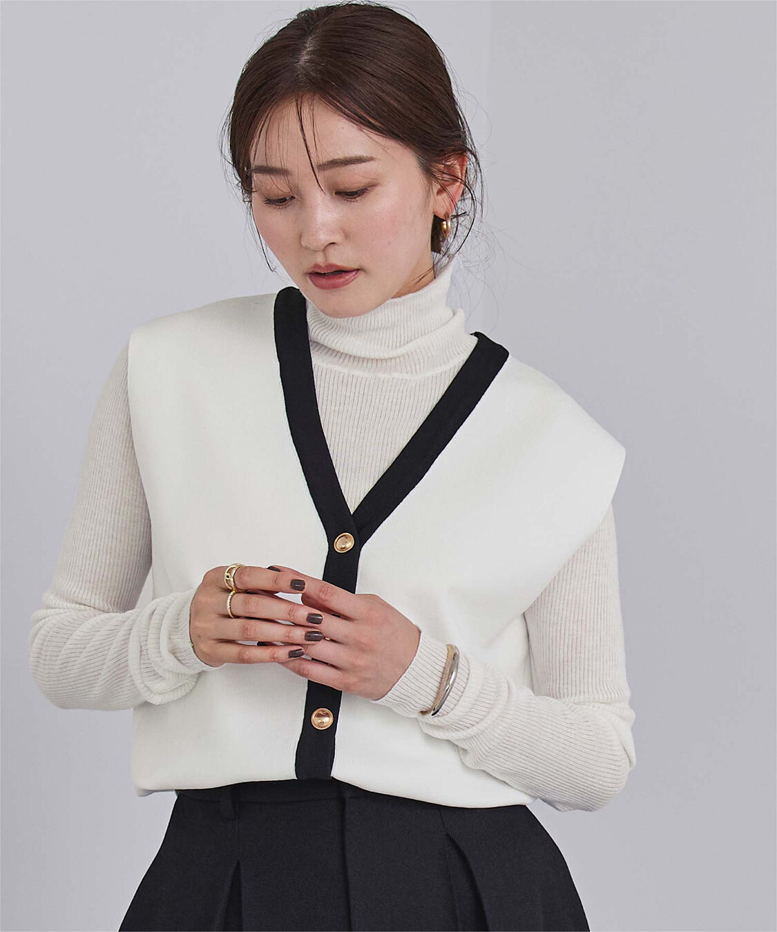 ur's「ゴールド釦コクーンニットベスト」|ニット・セーター|