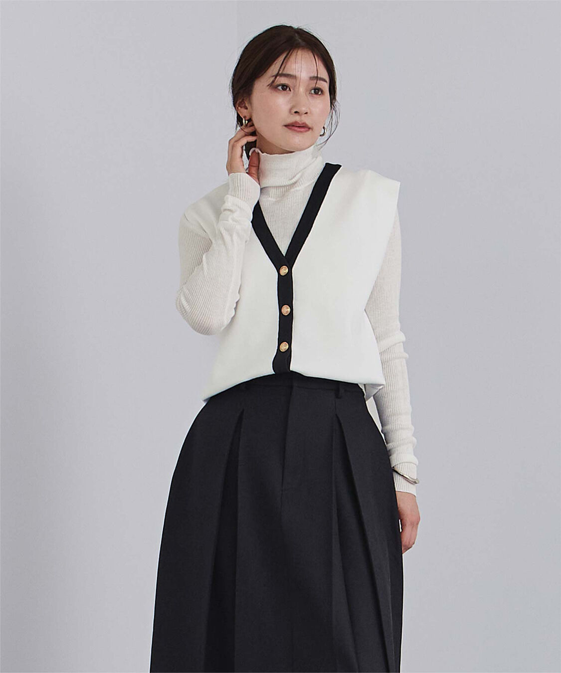 ur's「ゴールド釦コクーンニットベスト」|ニット・セーター|