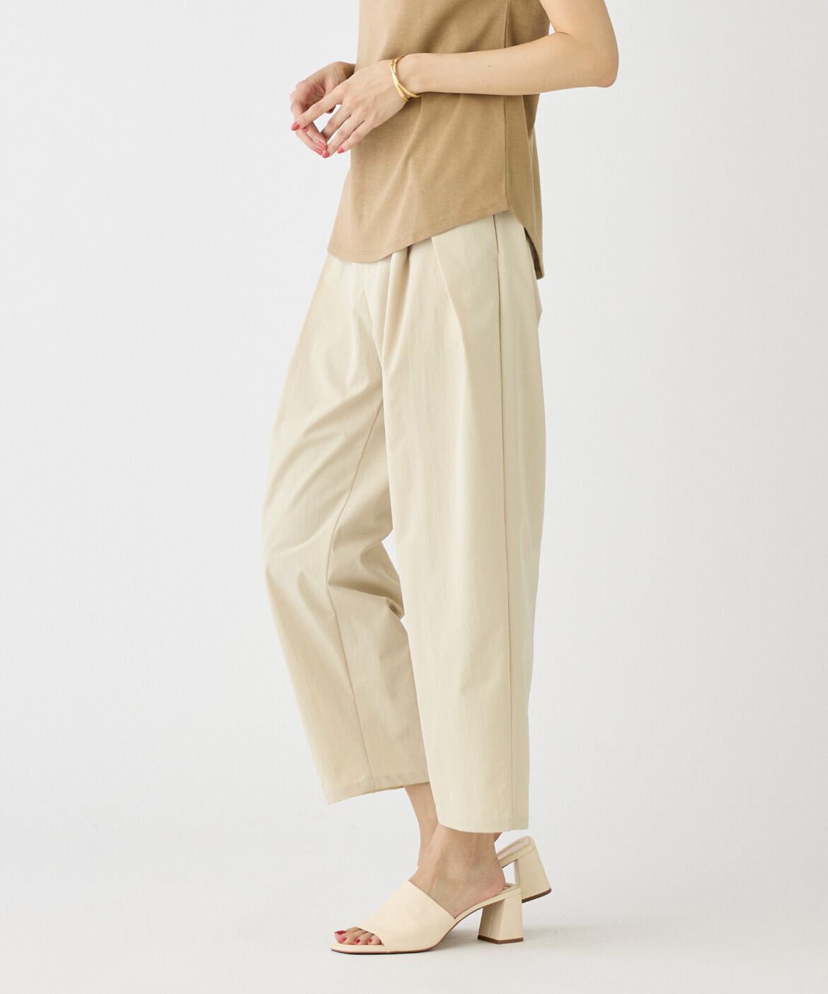 DAY by DAY it&rsquo;s international「バレルシルエットカーヴィパンツ」|スラックス|ベージュ2