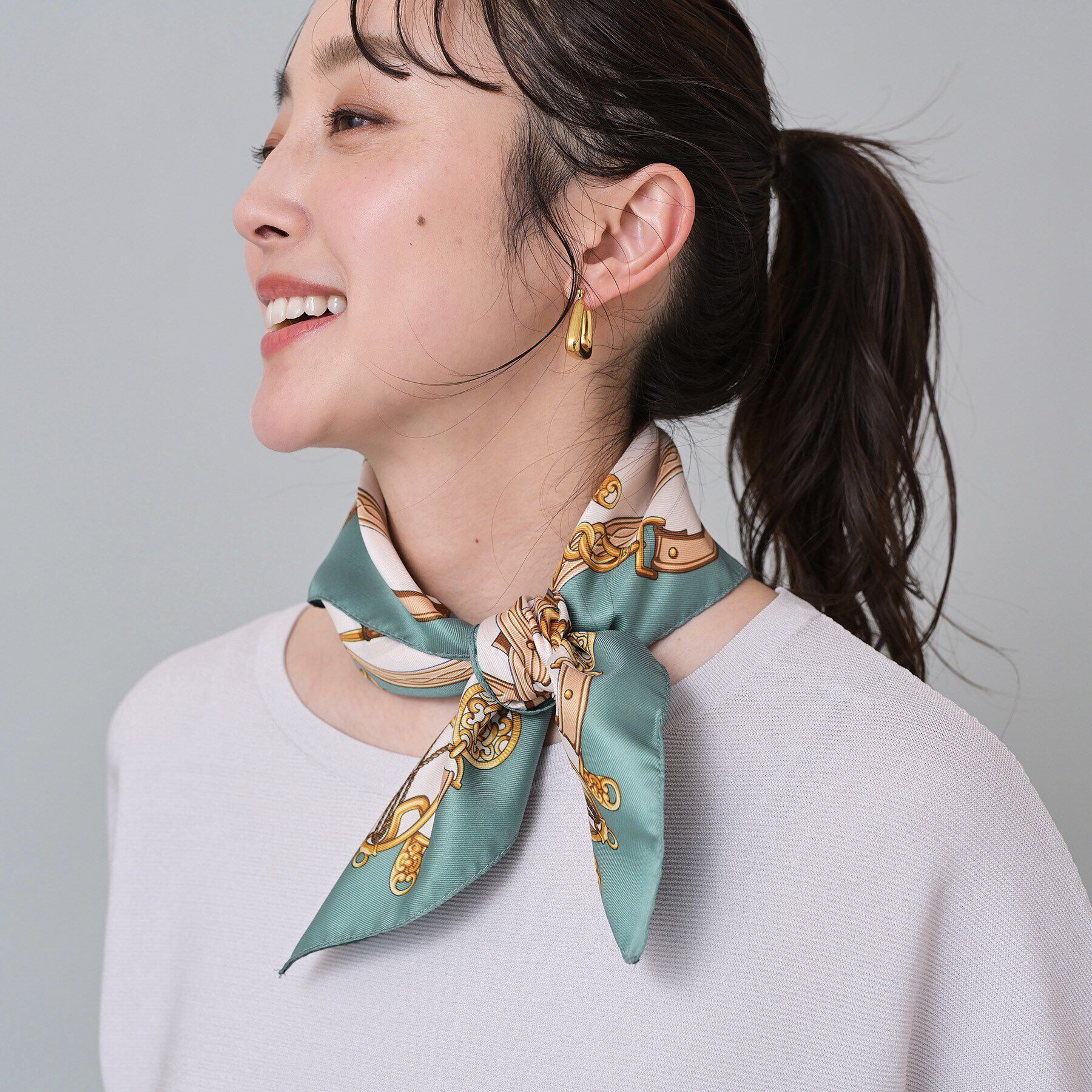 UNTITLED「【手洗い／58cm正方形】ベルトプリントスカーフ」|ストール|