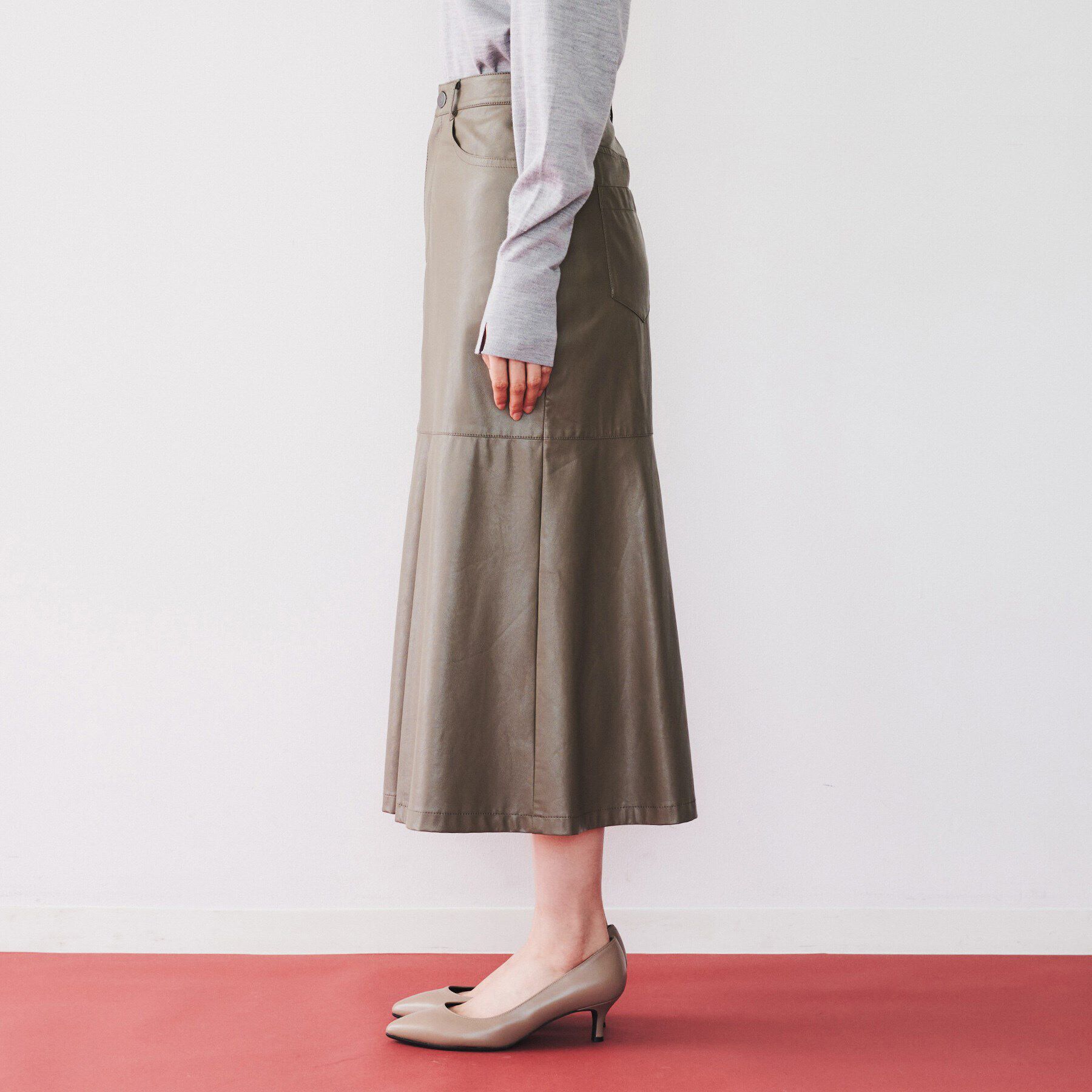 UNTITLED「【柔らかい/マーメイドシルエット】レザー調 フレアスカート」|スカート|