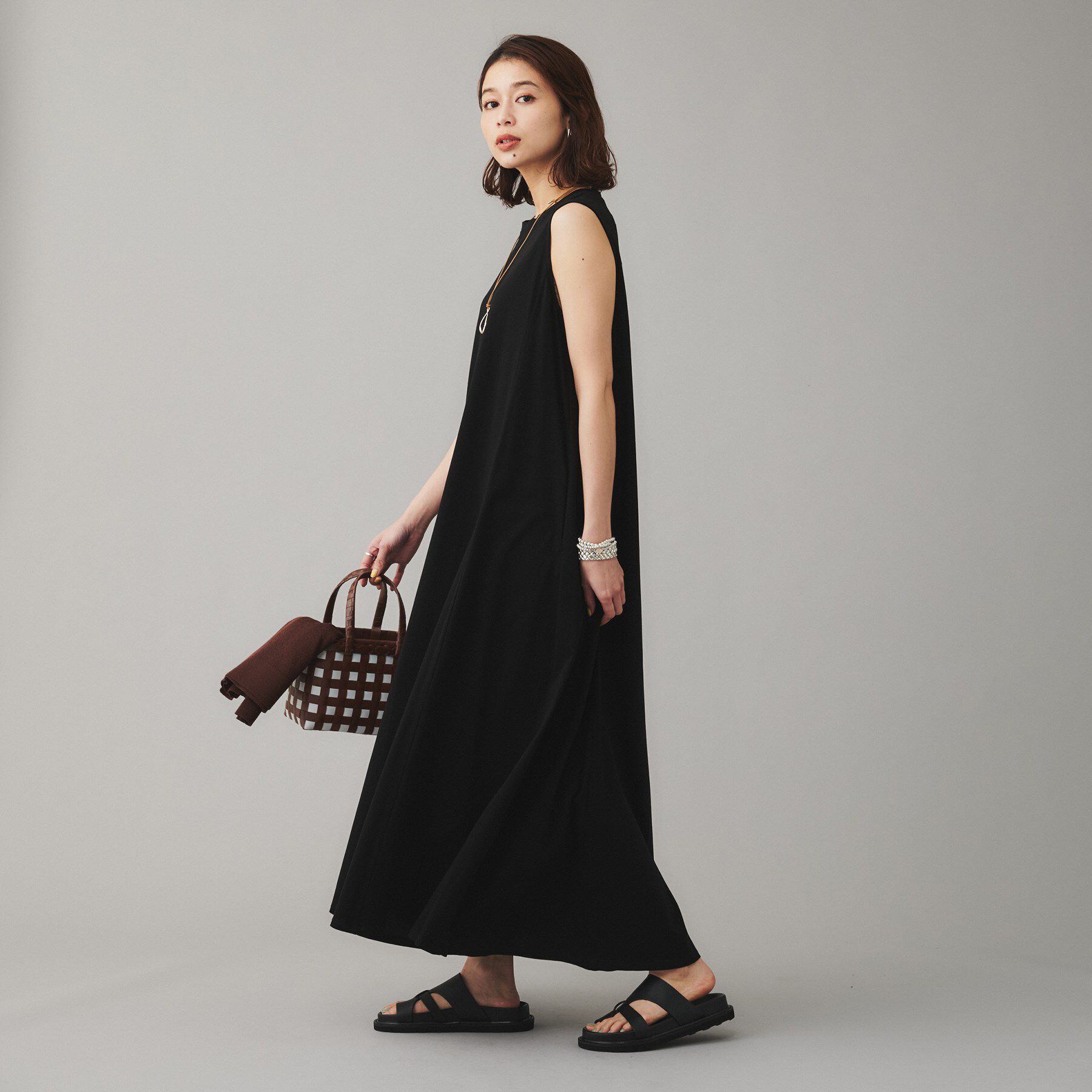 UNTITLED「【Audrey and John Wad】クルーネックノースリーブフレアワンピース」|ワンピース|