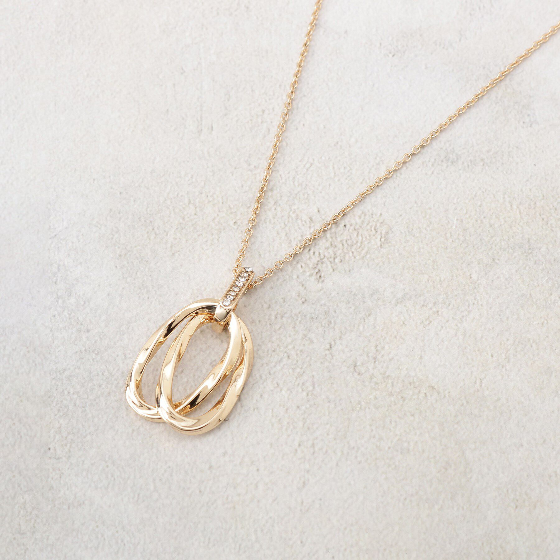 grove「ツイストオーバルビジューネックレス」|ネックレス|ゴールド(007)