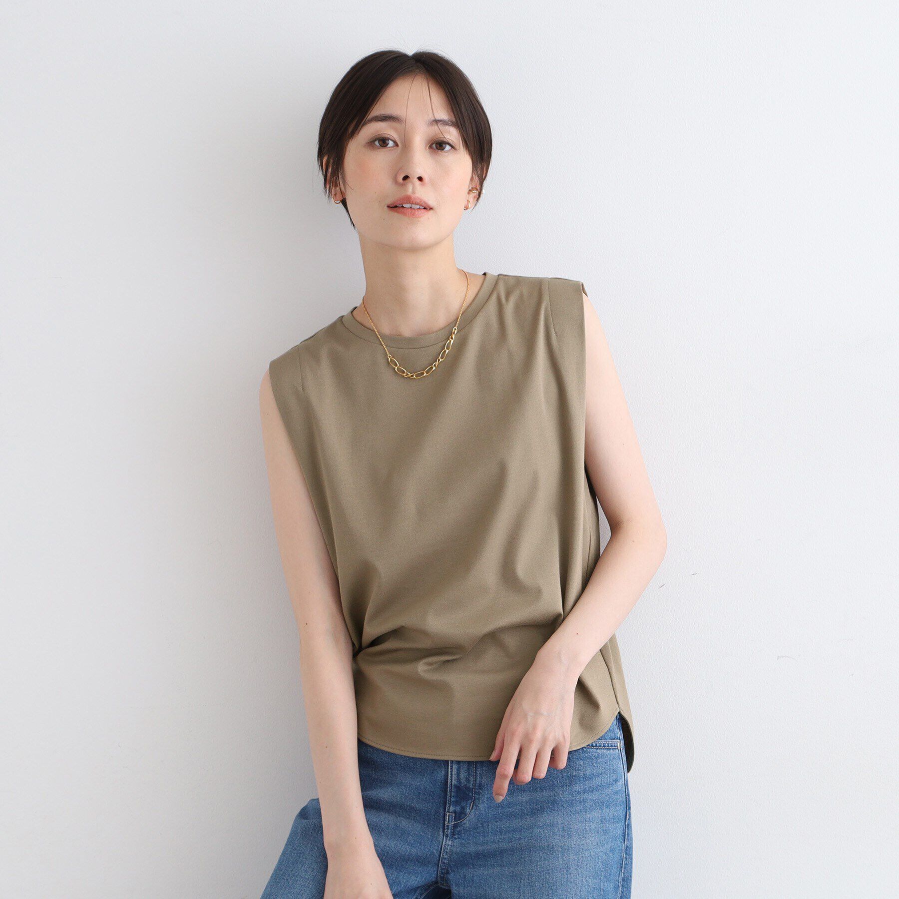 INDIVI「【洗える】タックデザインノースリーブTシャツ」|Tシャツ・カットソー|カーキ(029)