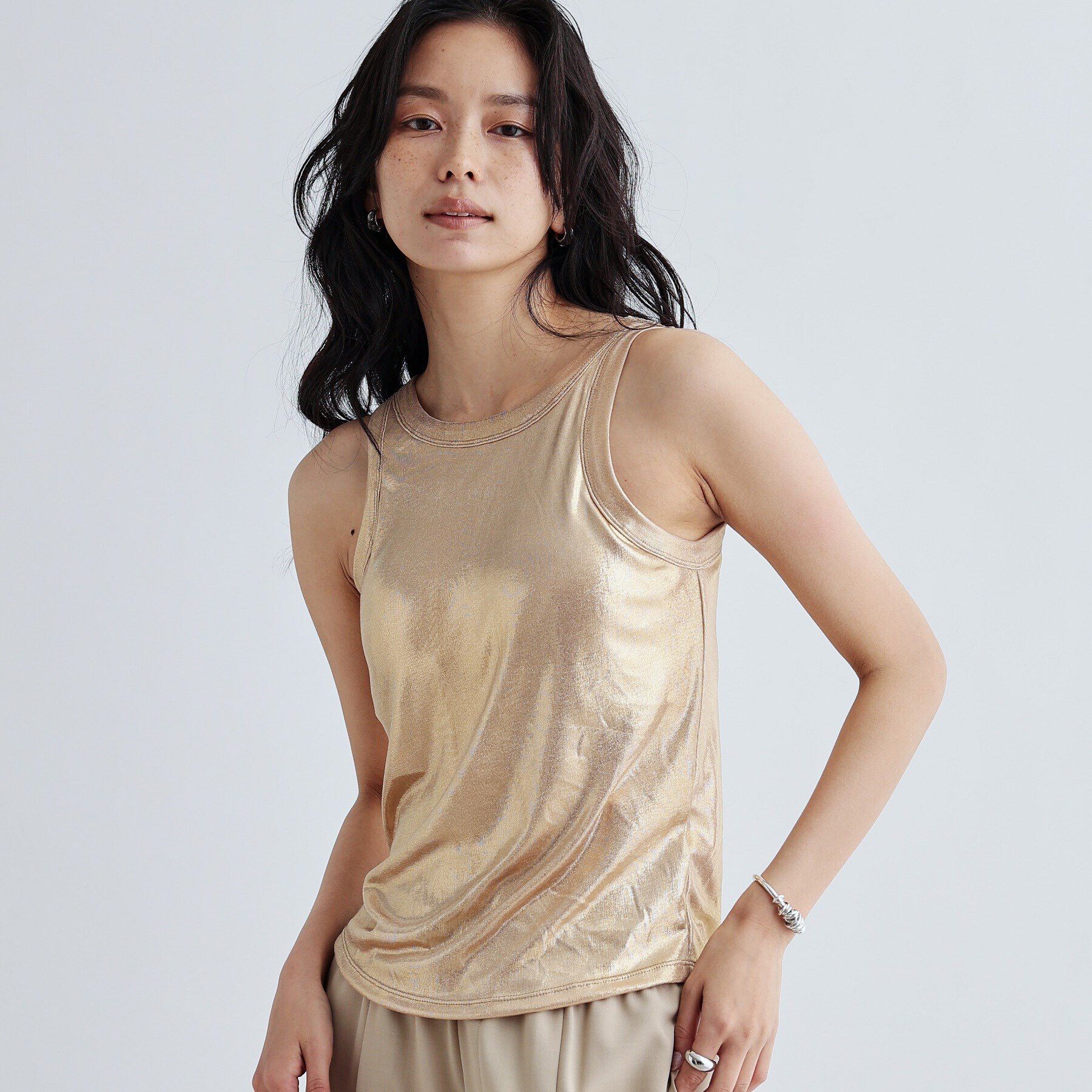 GALLEST「シャイニーアメスリタンクトップ（カップ付き）」|キャミソール|ゴールド(007)