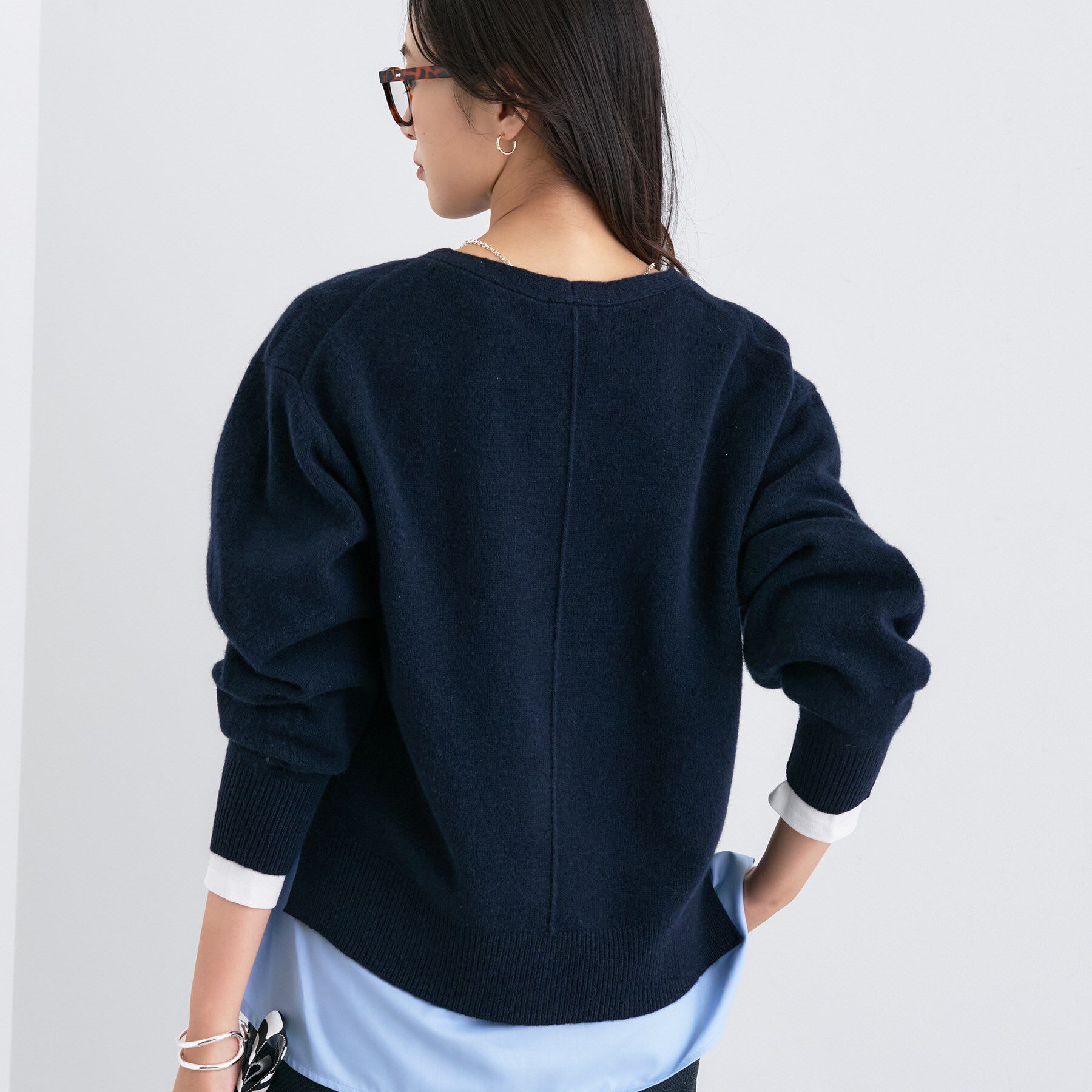 INDIVI「【洗える／カシミヤ混】ミドルゲージVネックニット」|ニット・セーター|